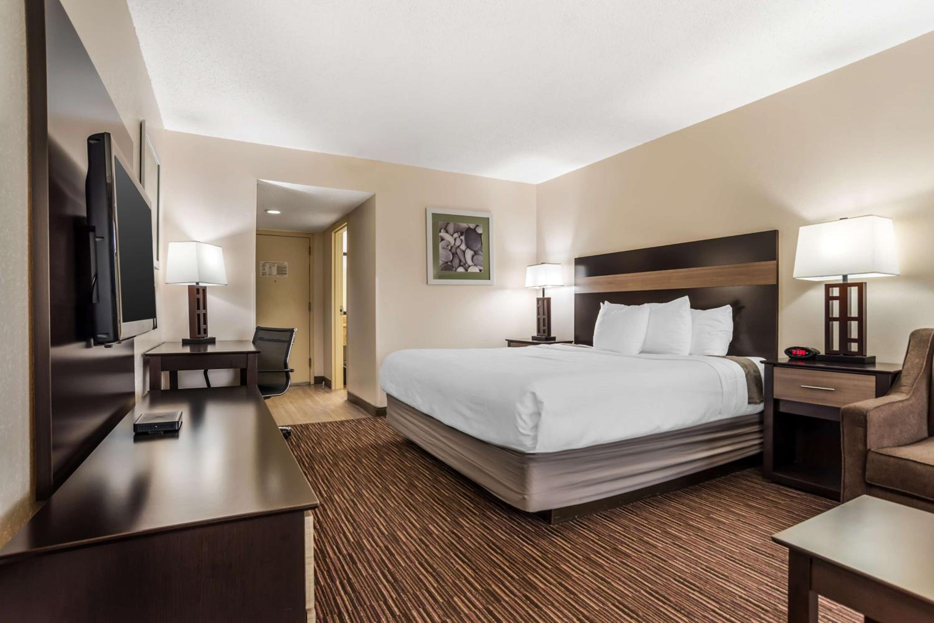 King Room with Balcony - Non-Smoking - Photo 2