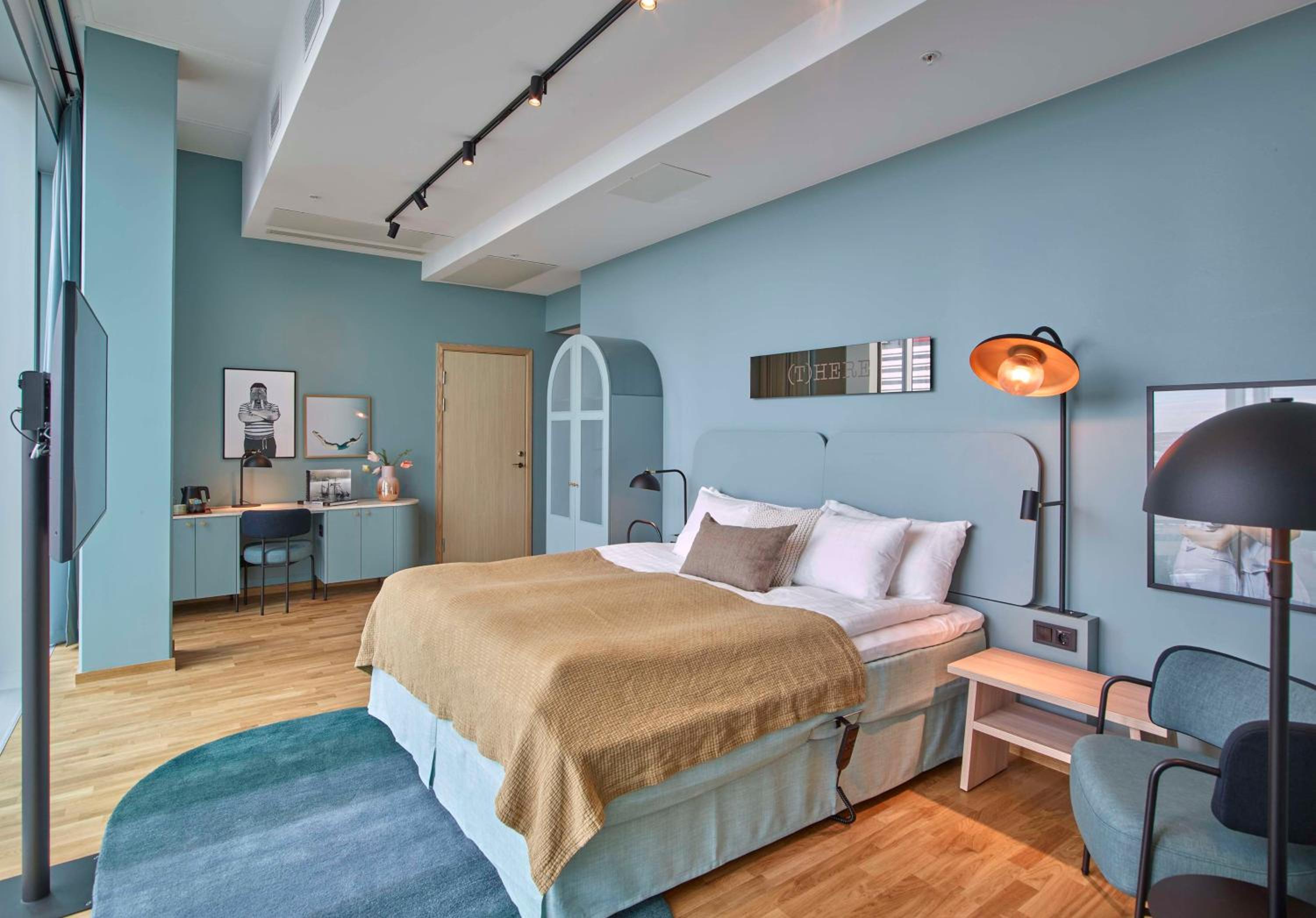Junior Suite with City View - Photo 2