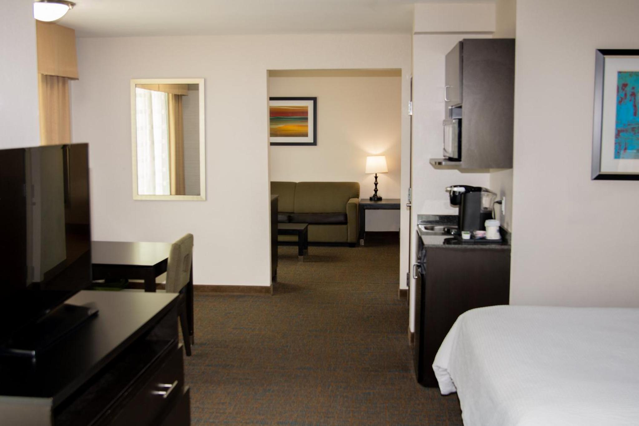 Queen Suite with Two Queen Beds and Sofa Bed photo 3