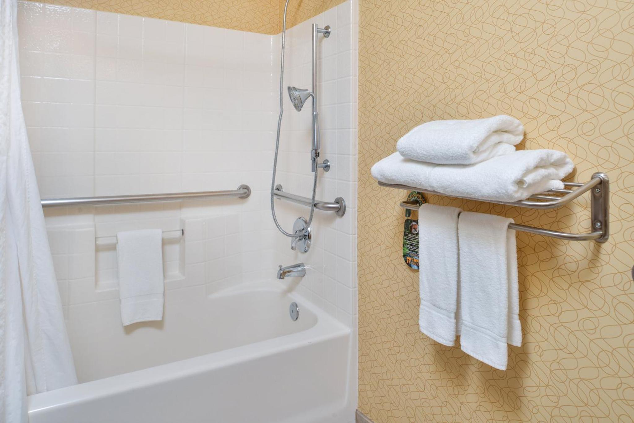 Standard King Room with Mobility Accessible Tub - Photo 7