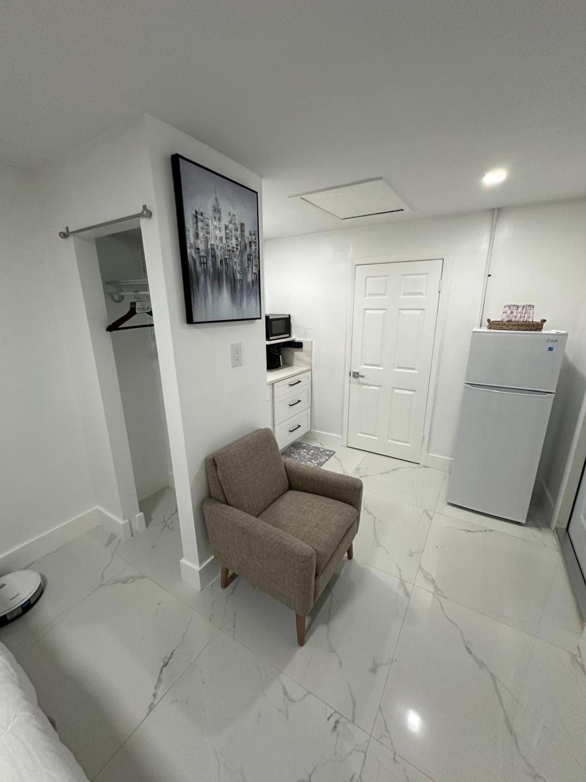 One-Bedroom Apartment photo 2