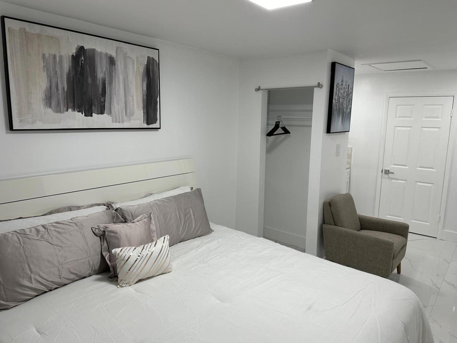 One-Bedroom Apartment photo 1