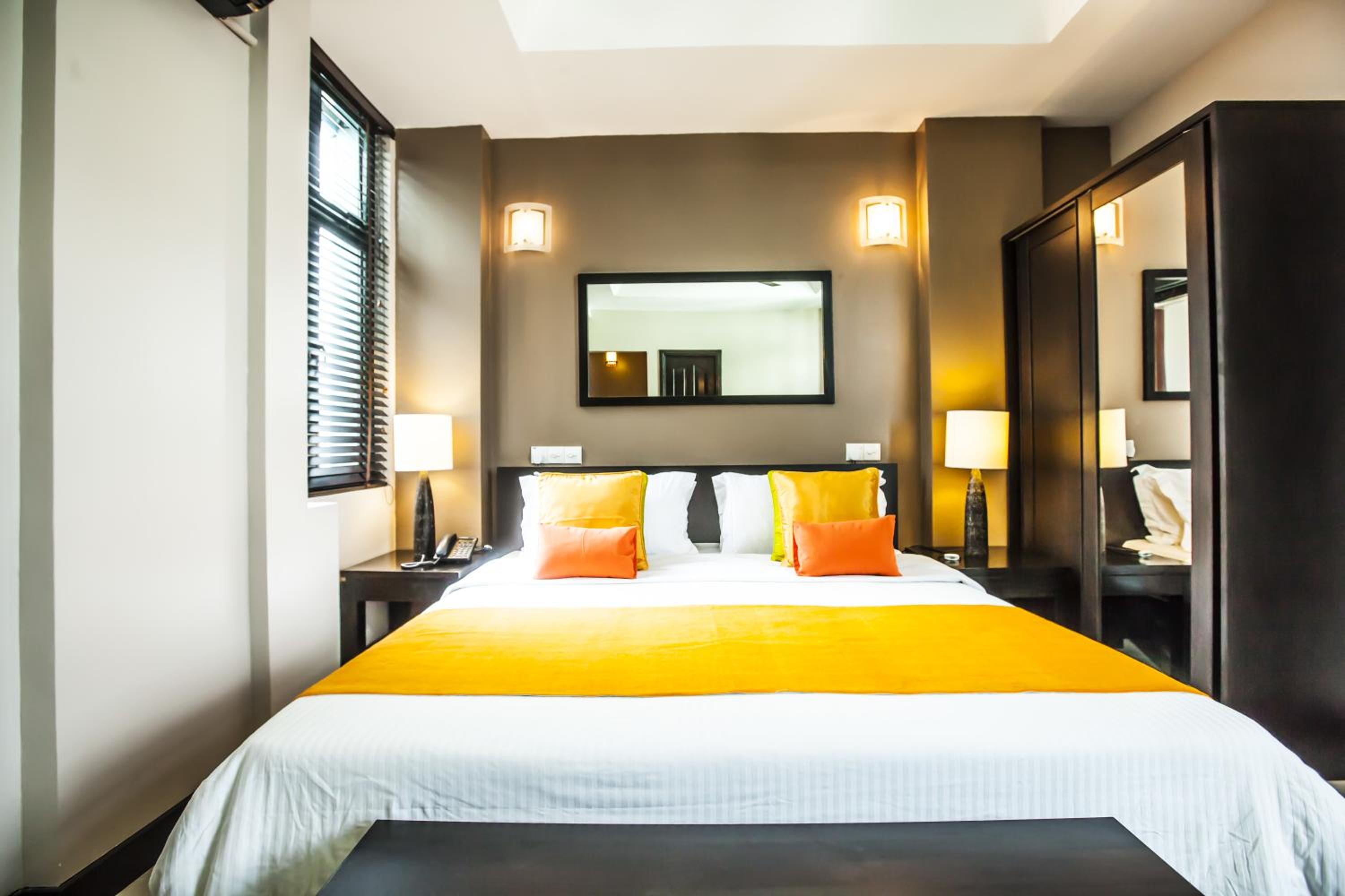 Business Deluxe Room (Free Return Airport Transfer and 10% off on Food & Beverage)
