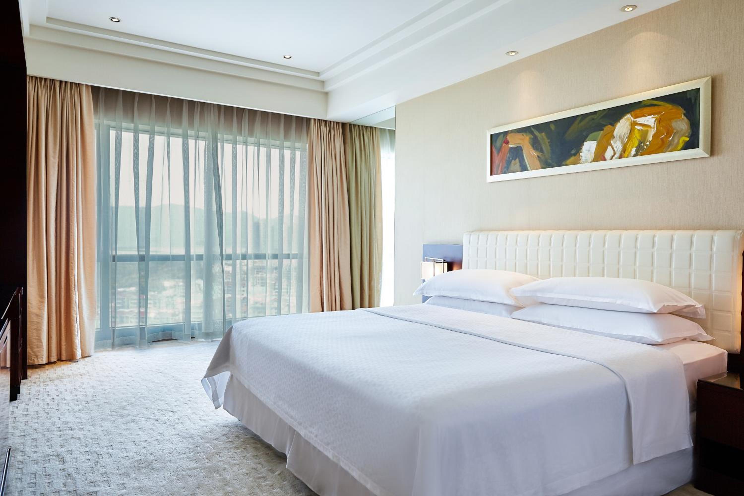 Traditional King Rooms, Guest room, 1 King, City view