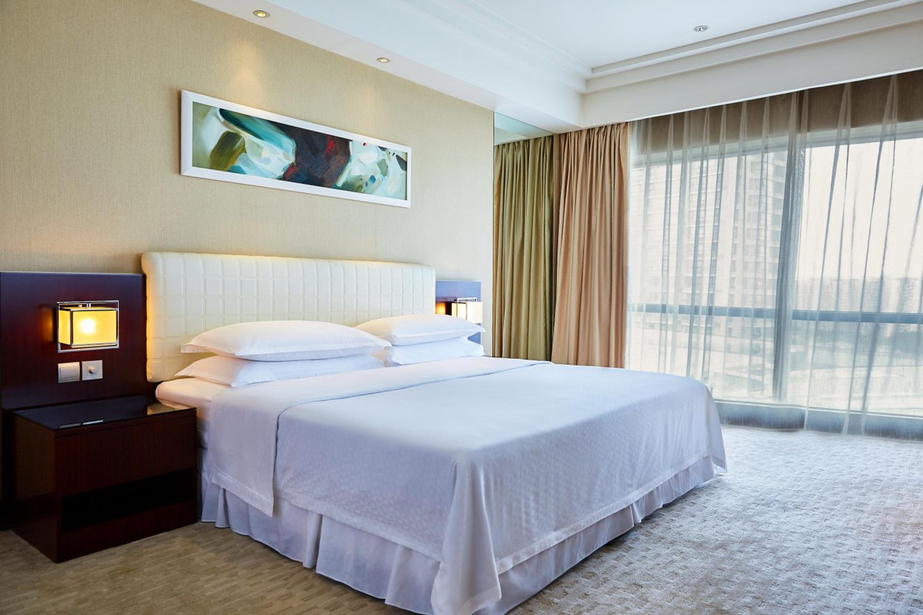 Superior King Rooms, Guest room, 1 King, City view - Photo 1