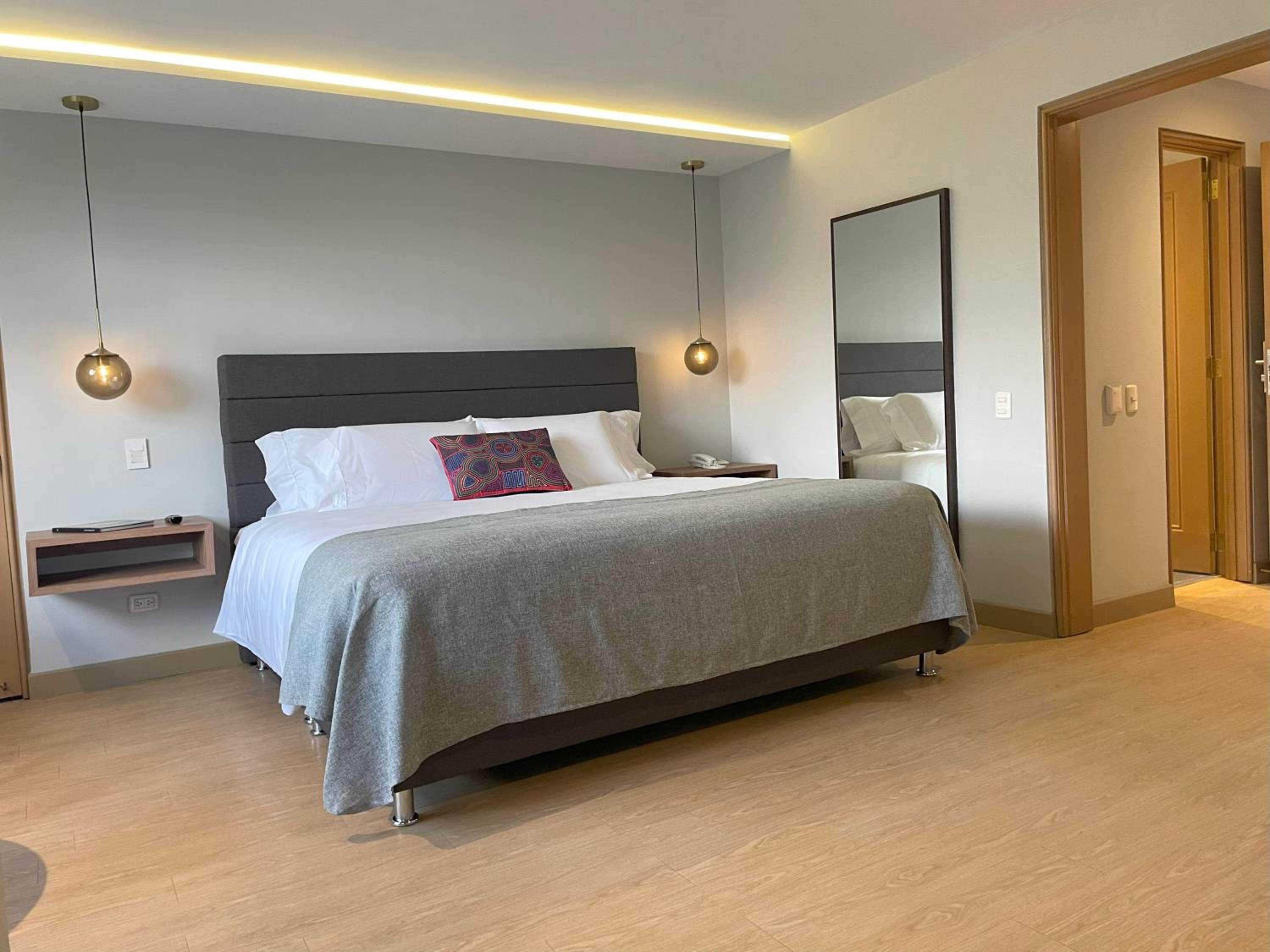 Deluxe King Room photo 2