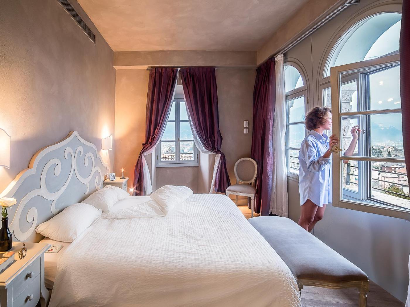 Deluxe Queen Room