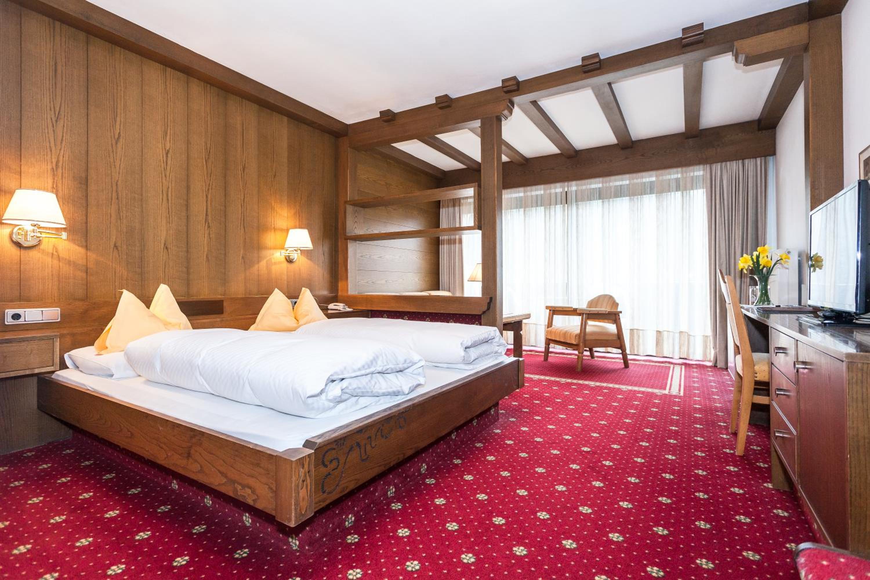 Double Room with Lake View - Photo 4