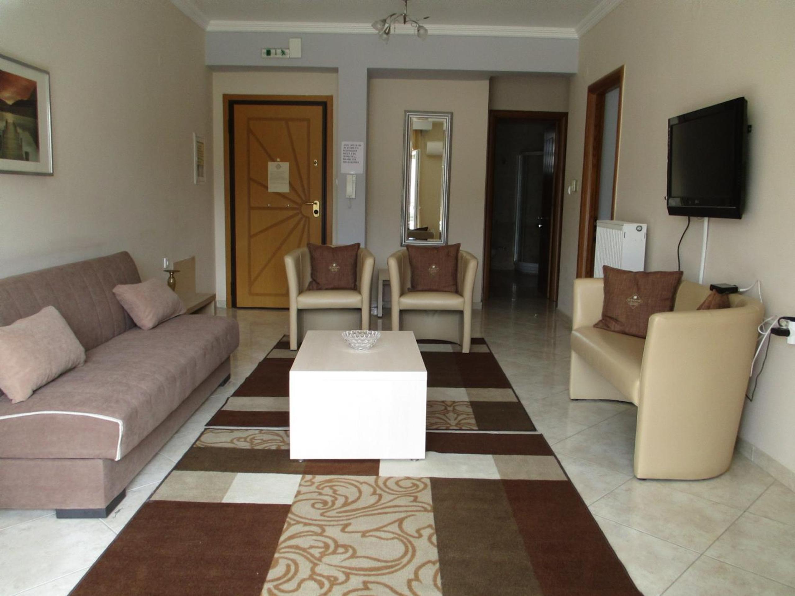 Two-Bedroom Deluxe Grand Suite photo 3