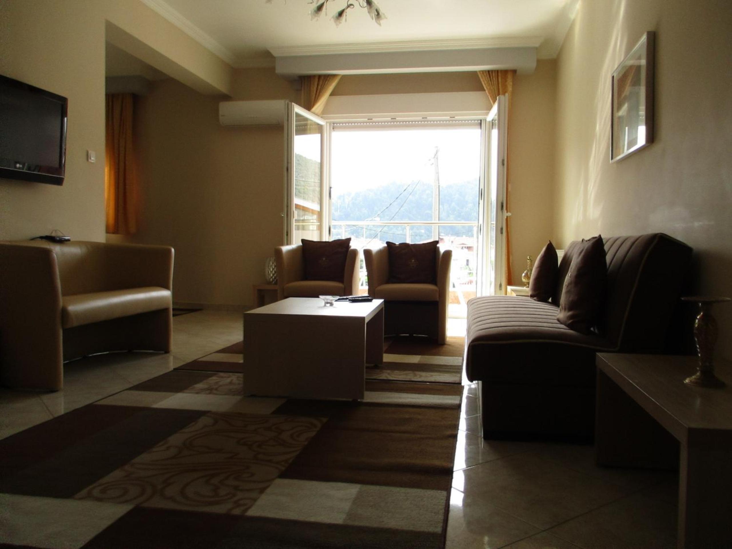Two-Bedroom Deluxe Grand Suite photo 2