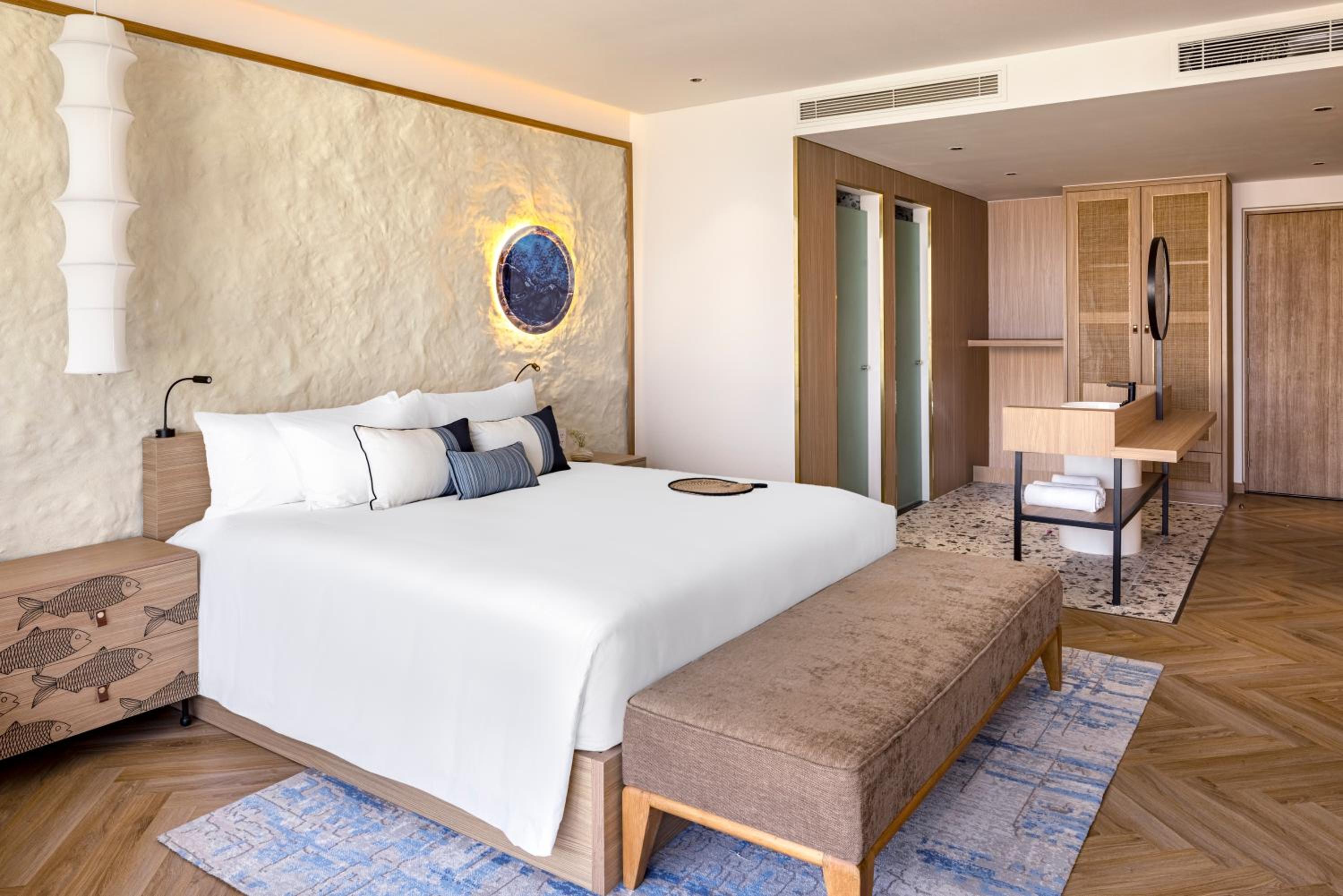 Premier King Room with Ocean View - Photo 6