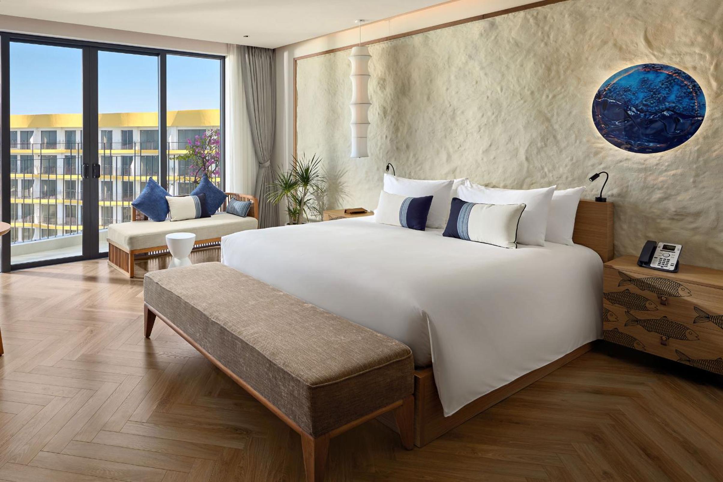 Premier King Room with Ocean View - Photo 7