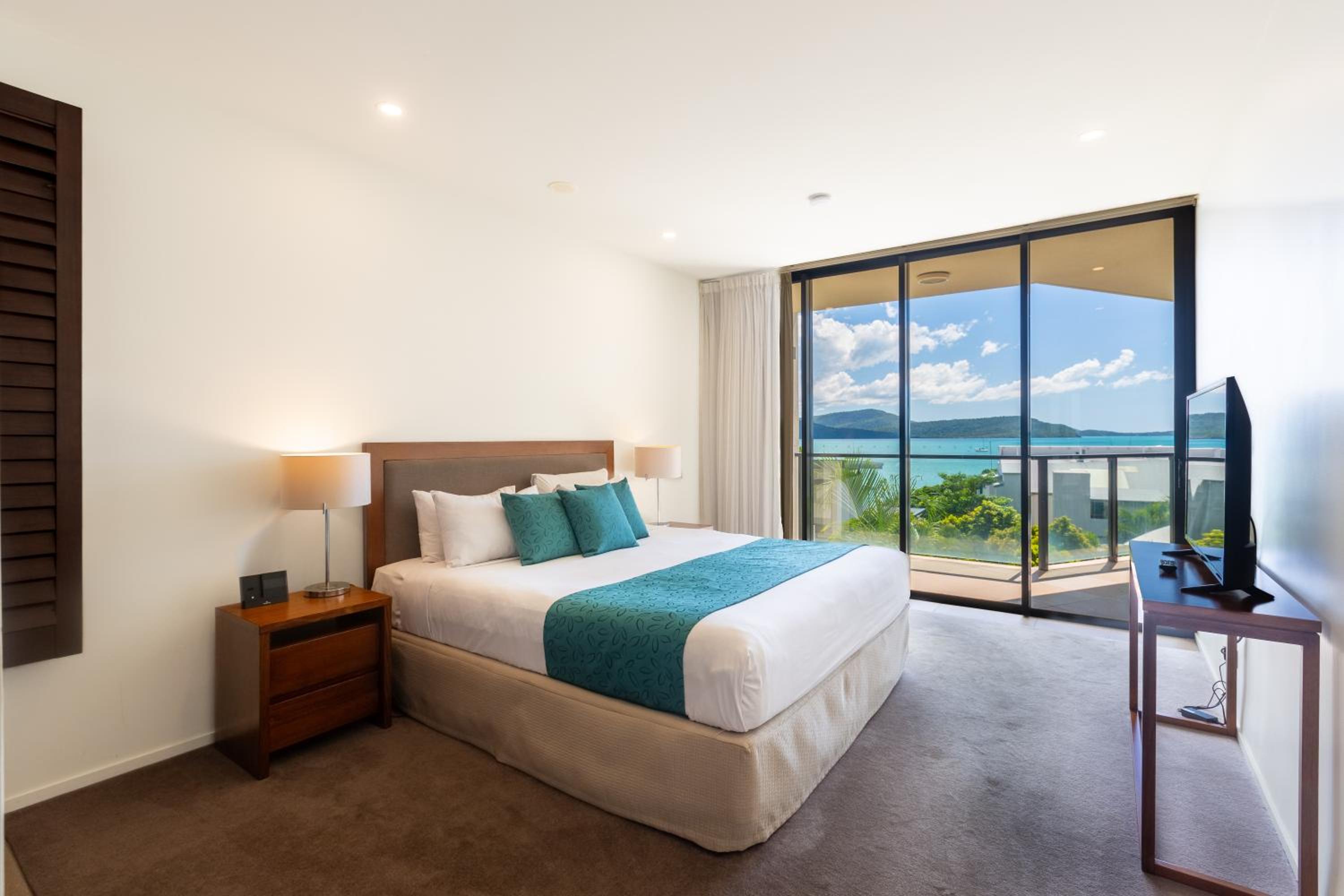 Executive One-Bedroom Apartment with Ocean View and Private Pool