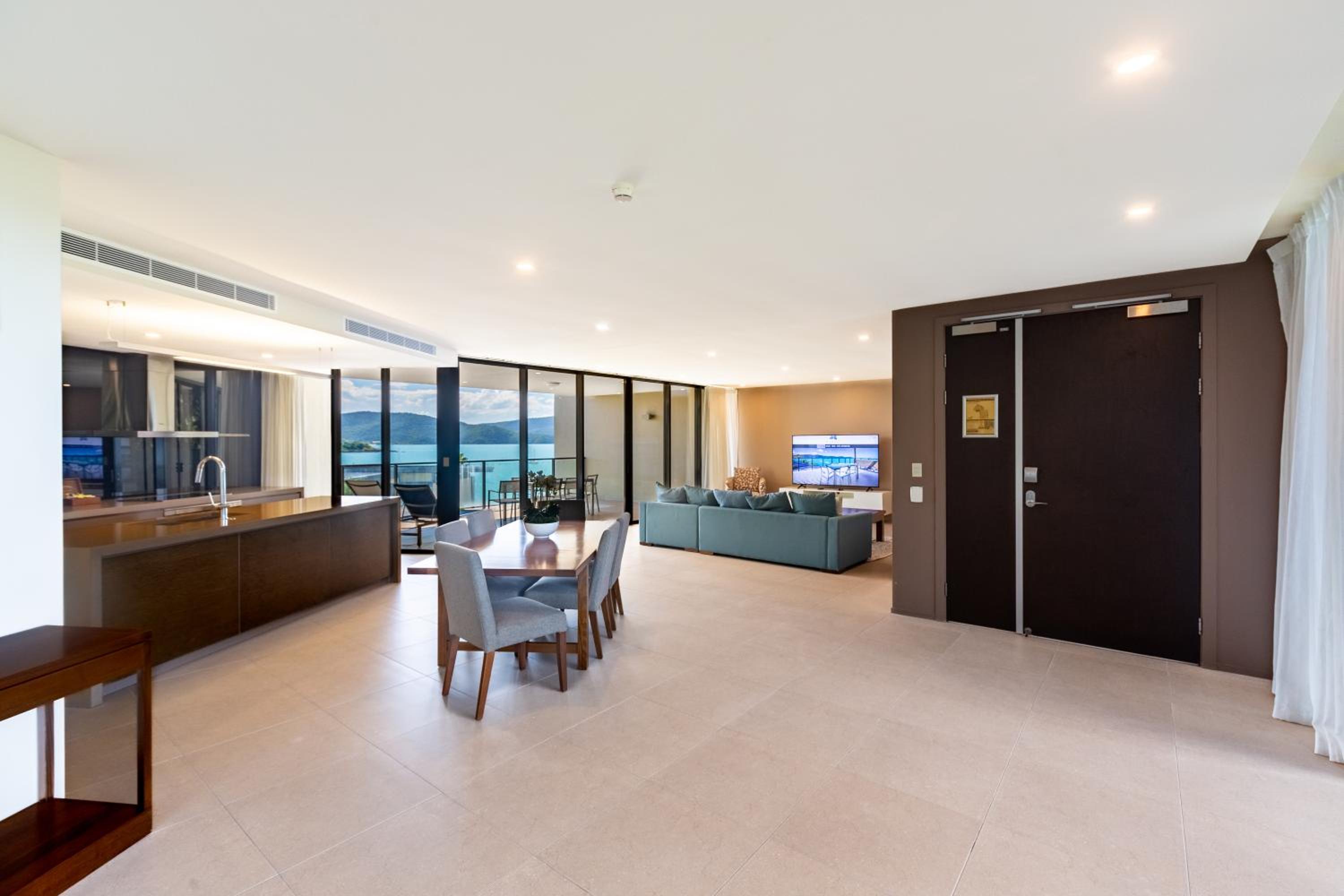 Executive Three-Bedroom Apartment with Ocean View and Private Pool