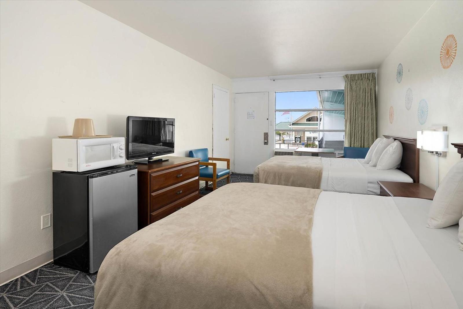 Standard Room With 2 Double Beds - Photo 1