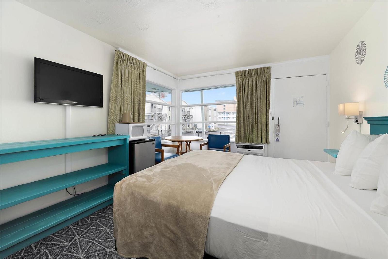 Queen Room With Partial Ocean View - Photo 4