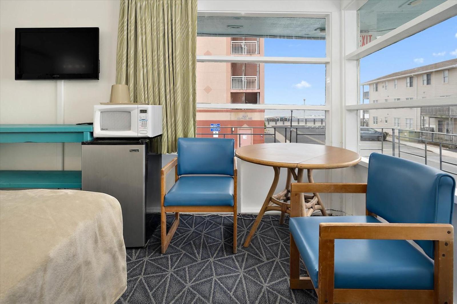 Queen Room With Partial Ocean View - Photo 7