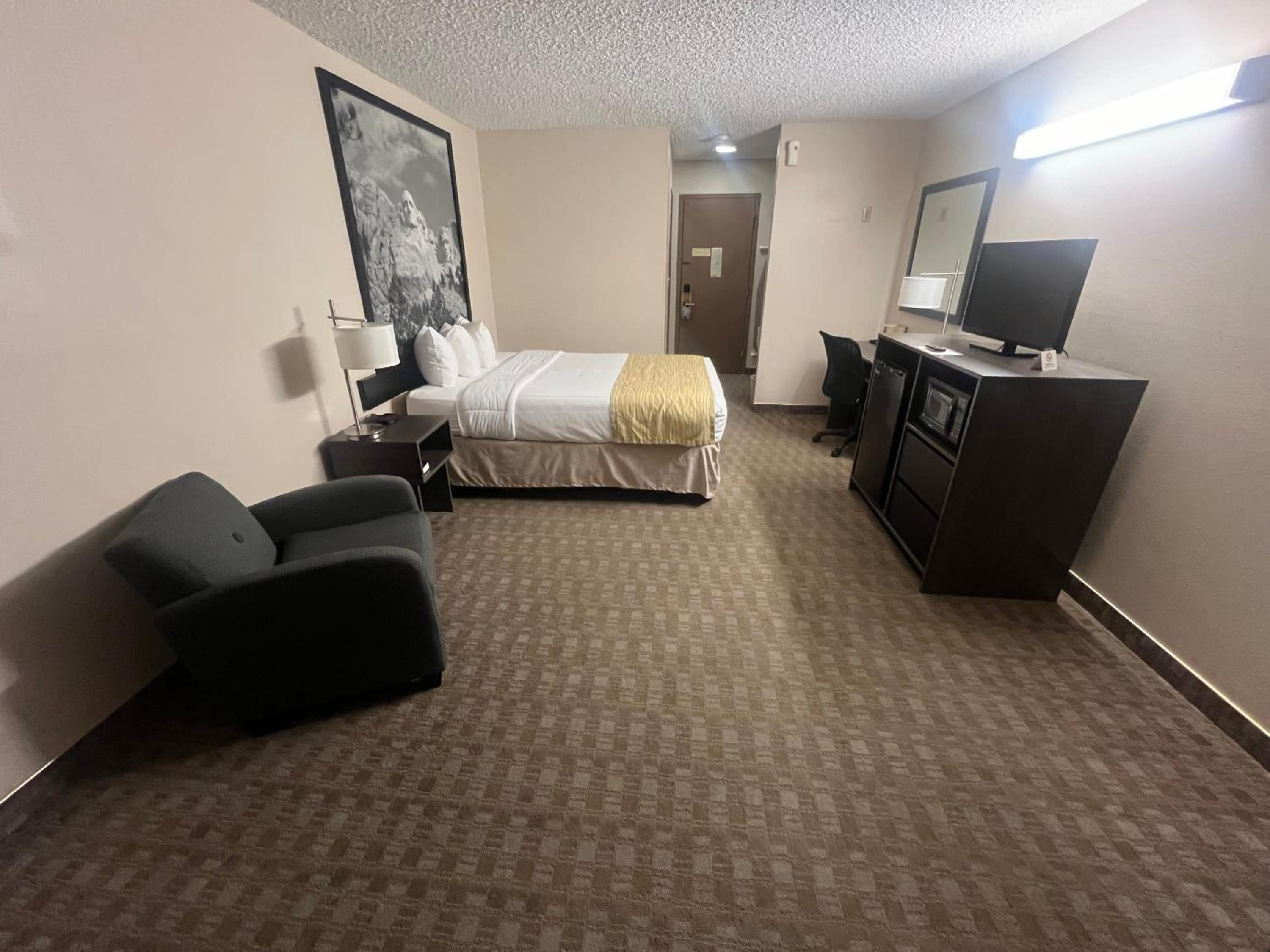 Queen Room - Non-Smoking - Photo 3