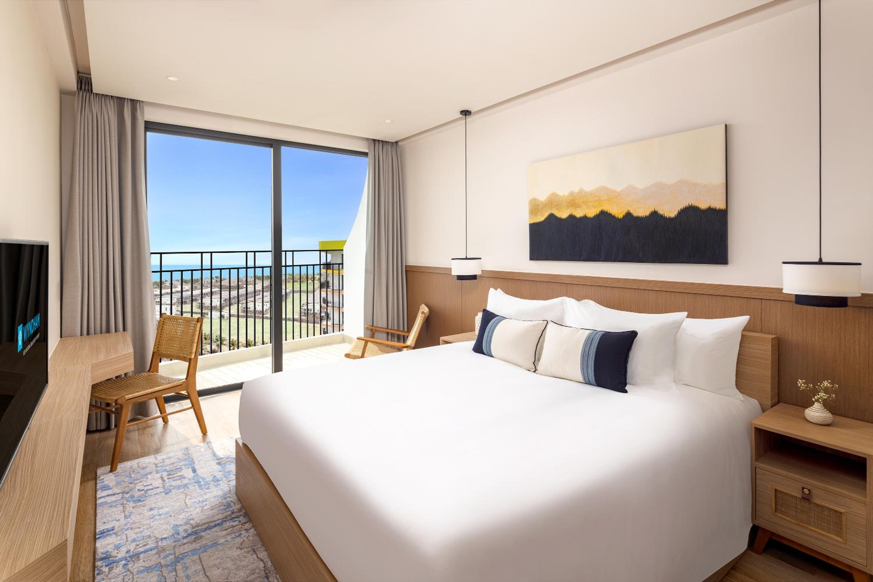 Superior King Room with Ocean View - Photo 5