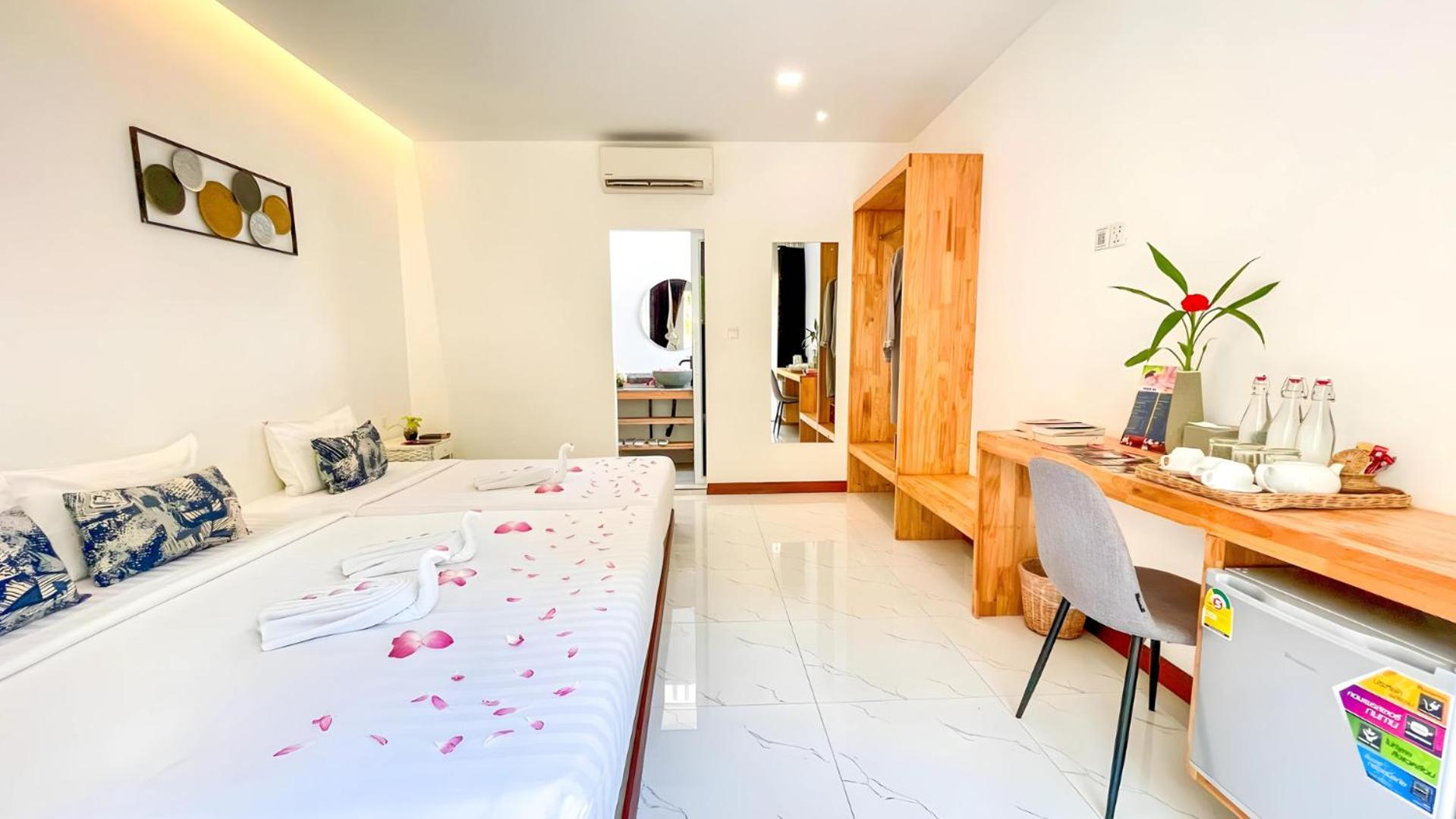 Family Room with Terrace Pool Access - Free Pick Up photo 2