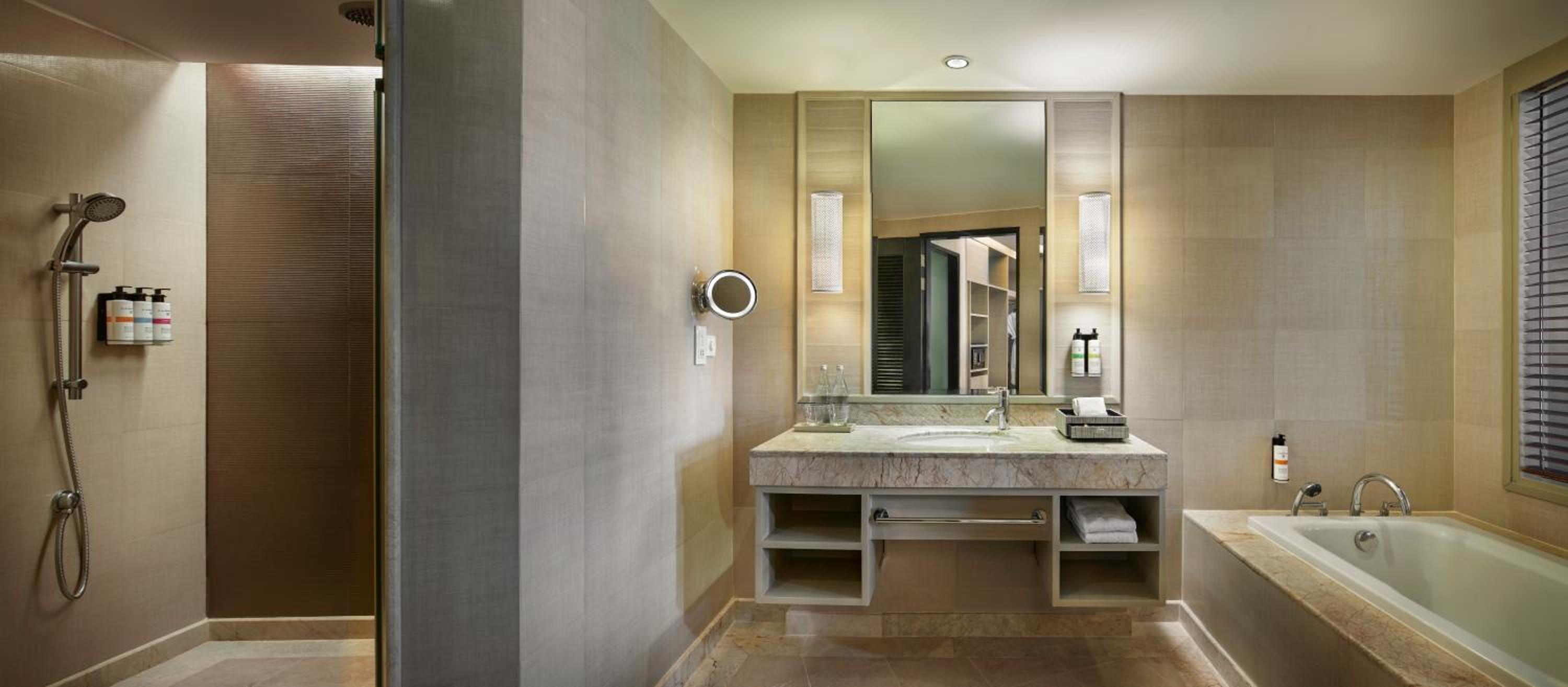 Junior Suite Family with King Bed and Bunk Bed - Photo 9