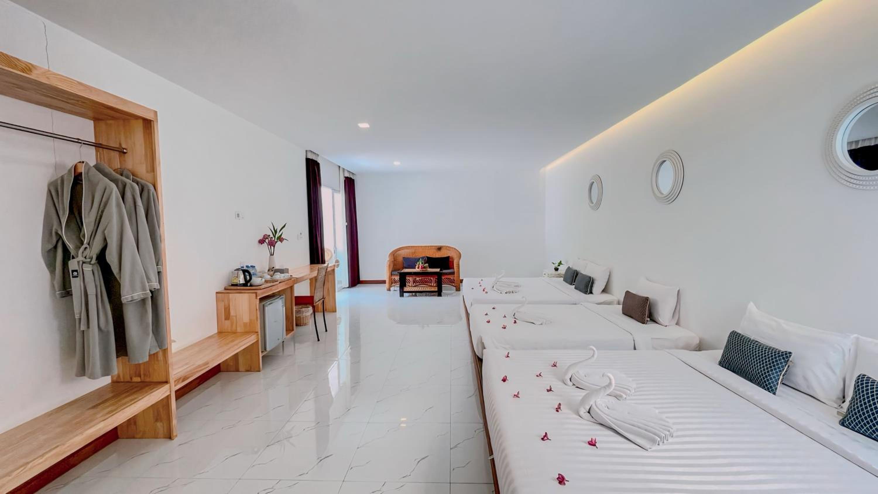 Super Family Room With Terrace - Free Pick Up photo 3