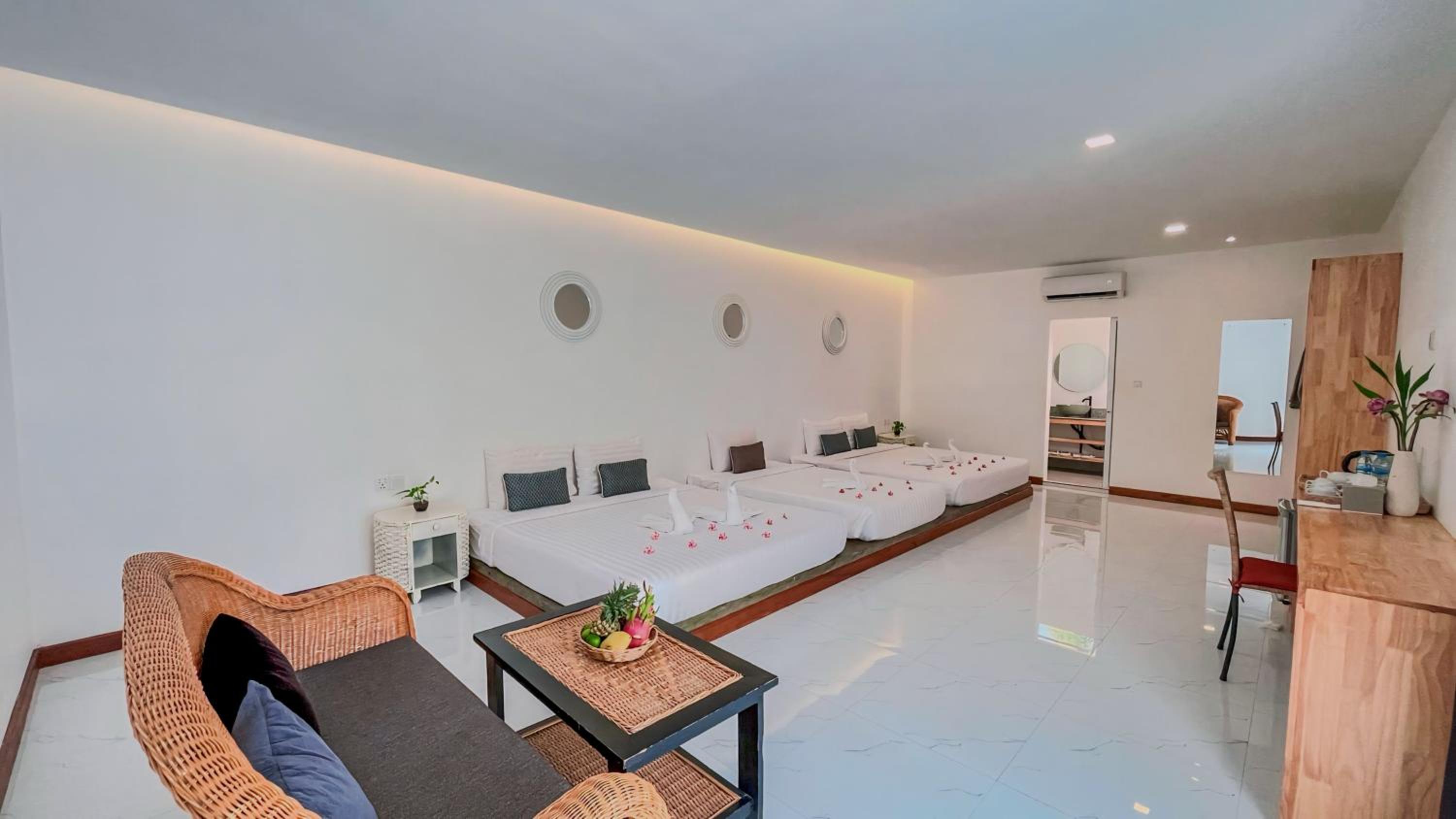 Super Family Room With Terrace - Free Pick Up