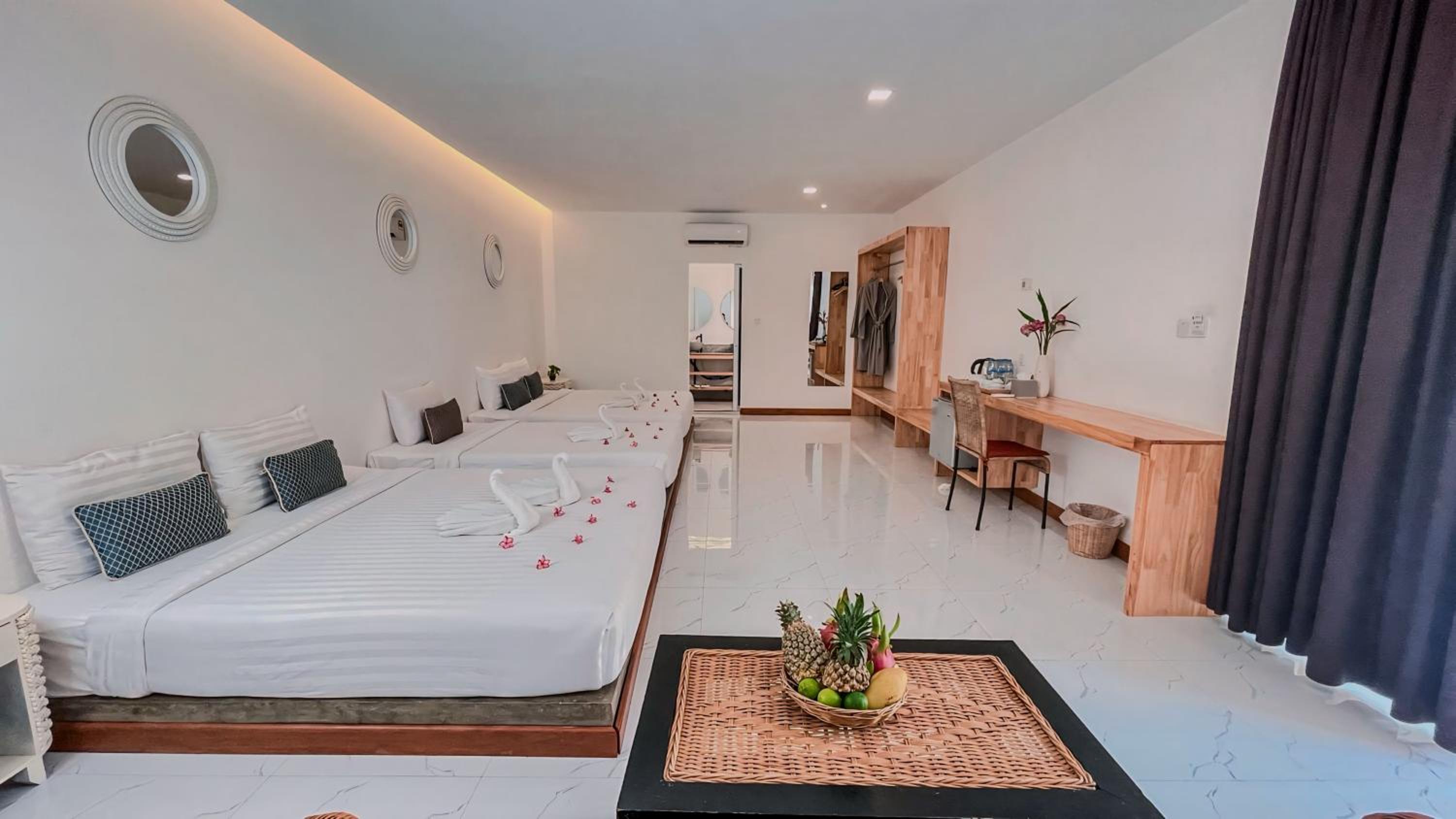 Super Family Room With Terrace - Free Pick Up photo 2