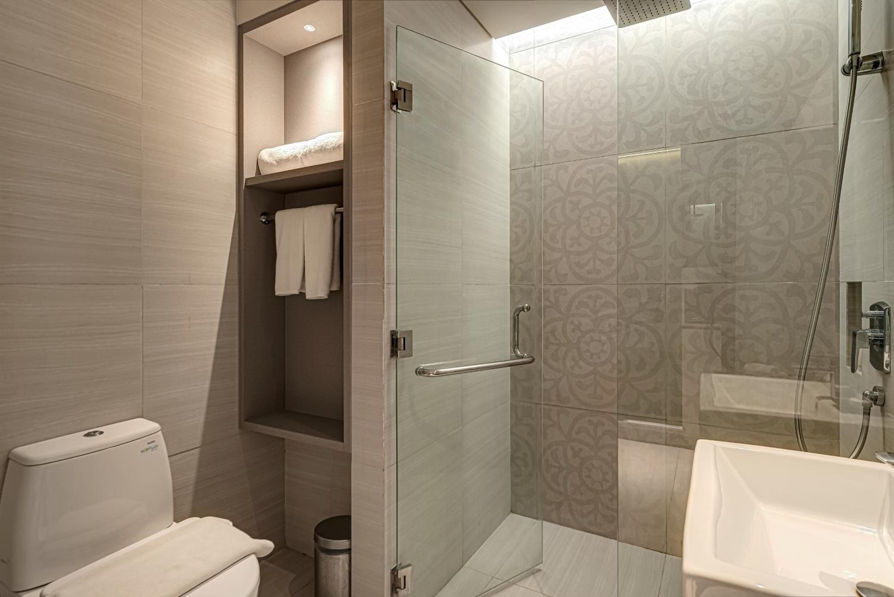 Deluxe Queen Room - Photo 5