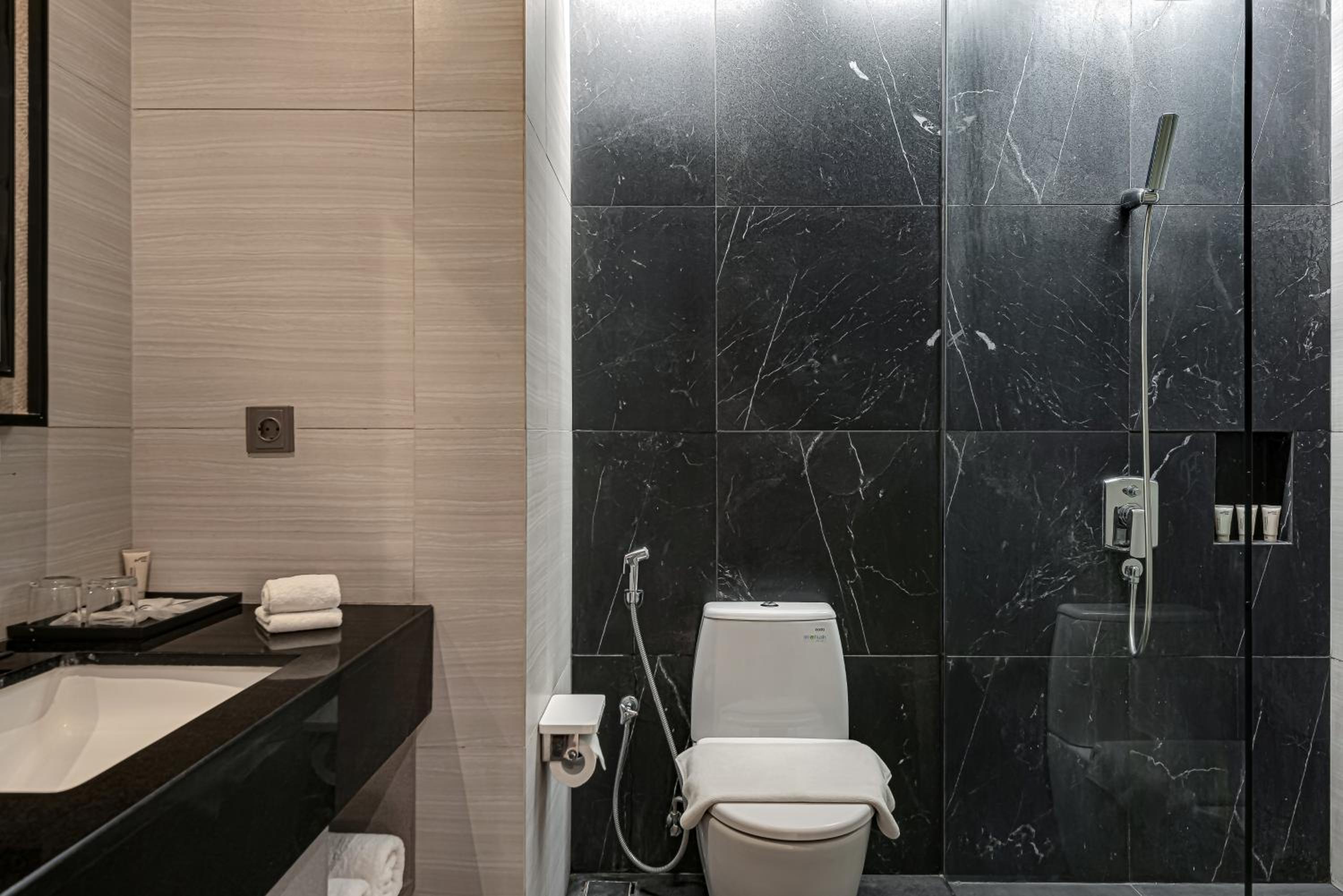 Suite Room - Photo 2