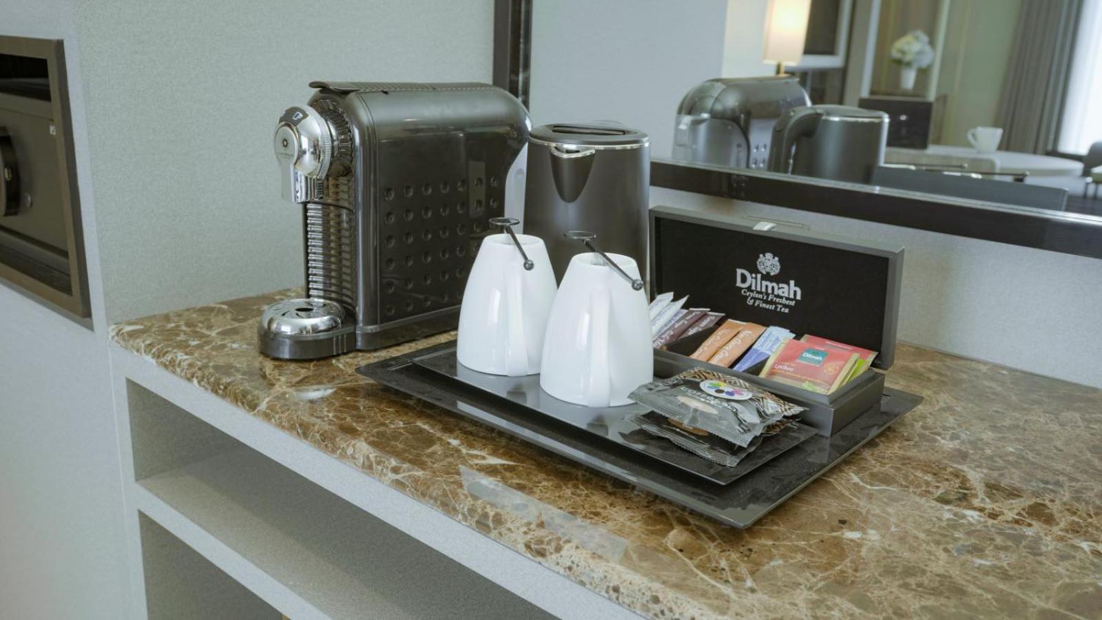 Suite Room - Photo 4