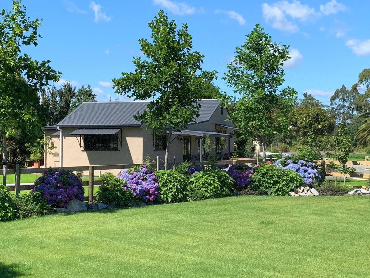Three-Bedroom House photo 2