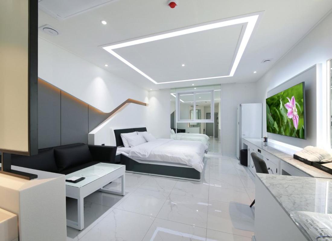 Boutique Room - Photo 5