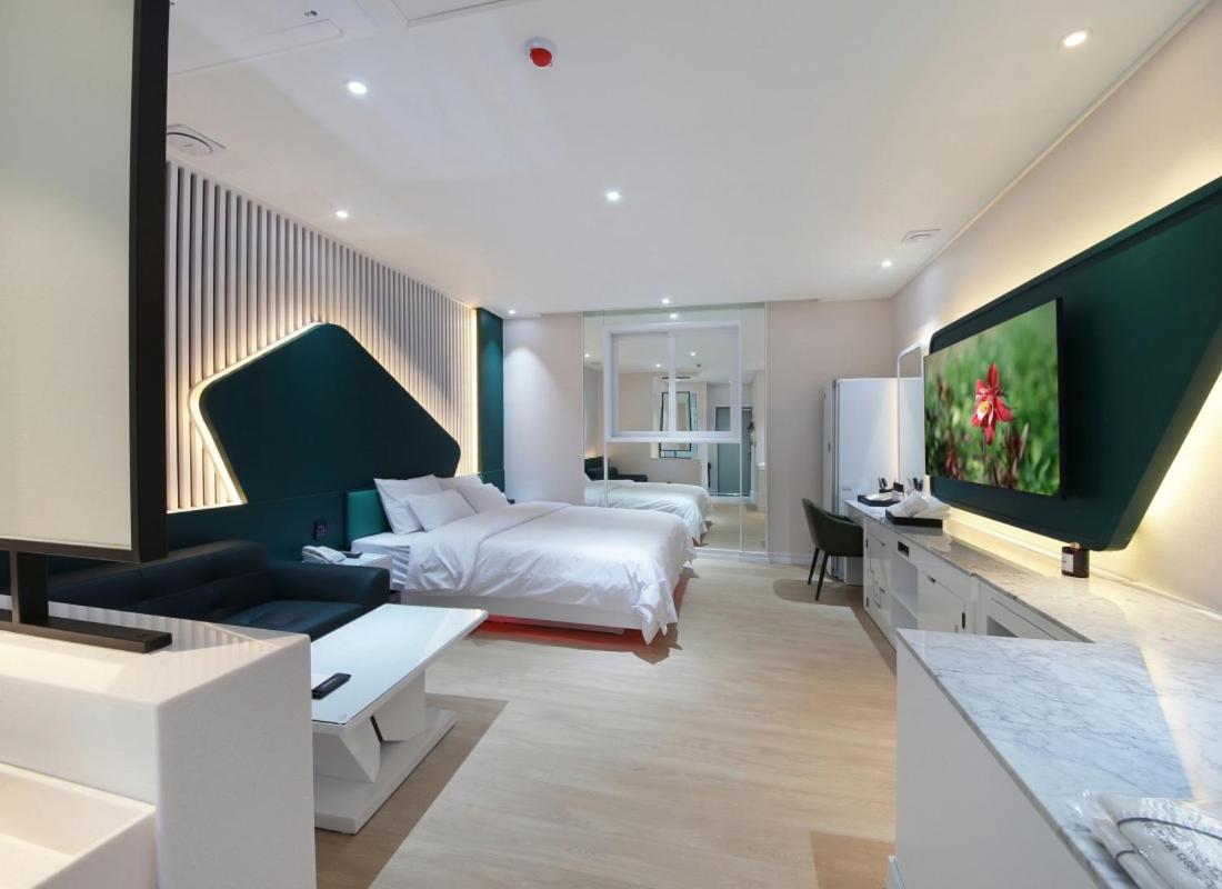 Boutique Room - Photo 2