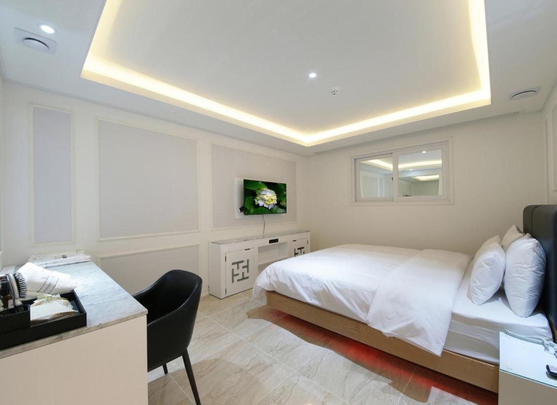 Condo VIP Room photo 1