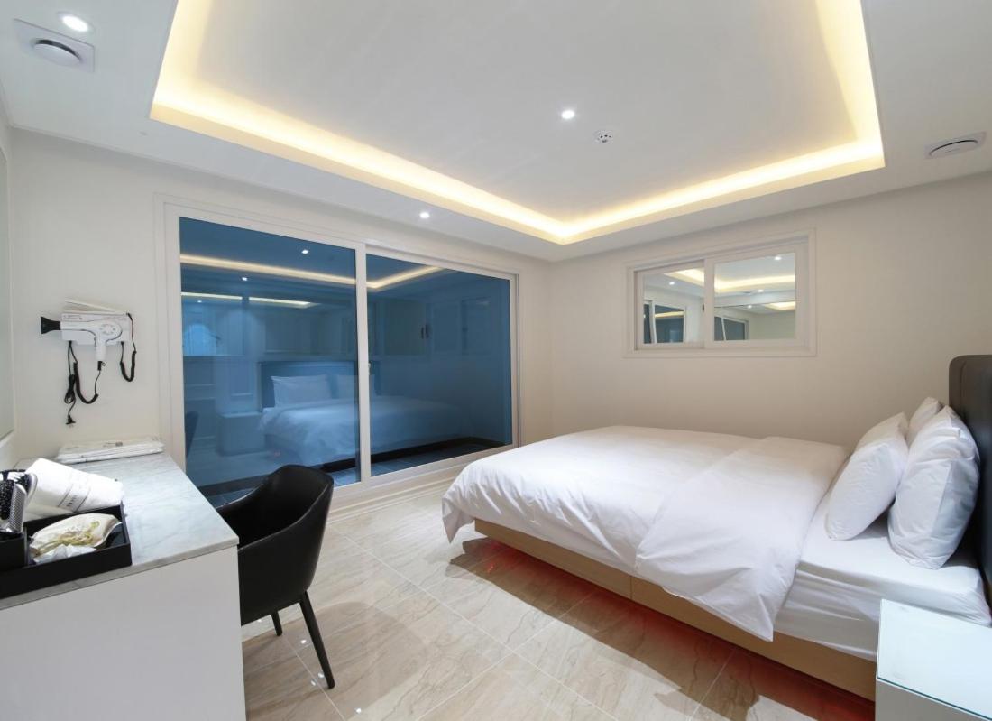 Condo VIP Room photo 3