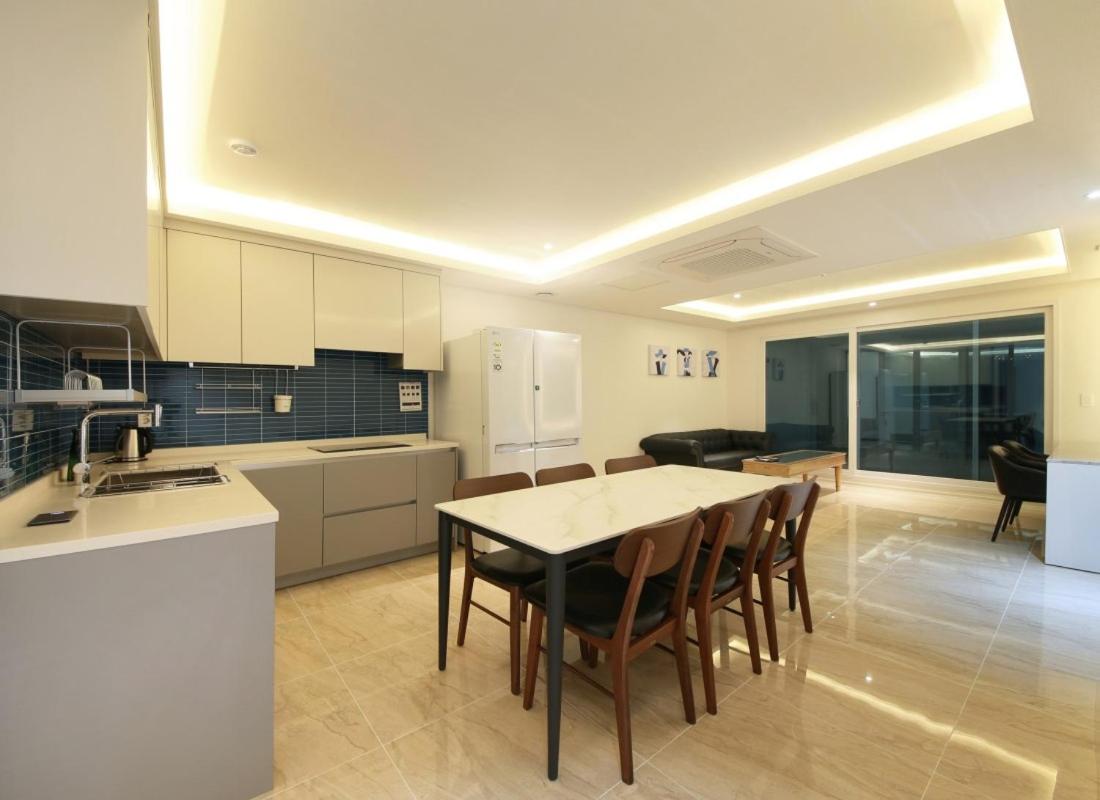 Condo VIP Room photo 2