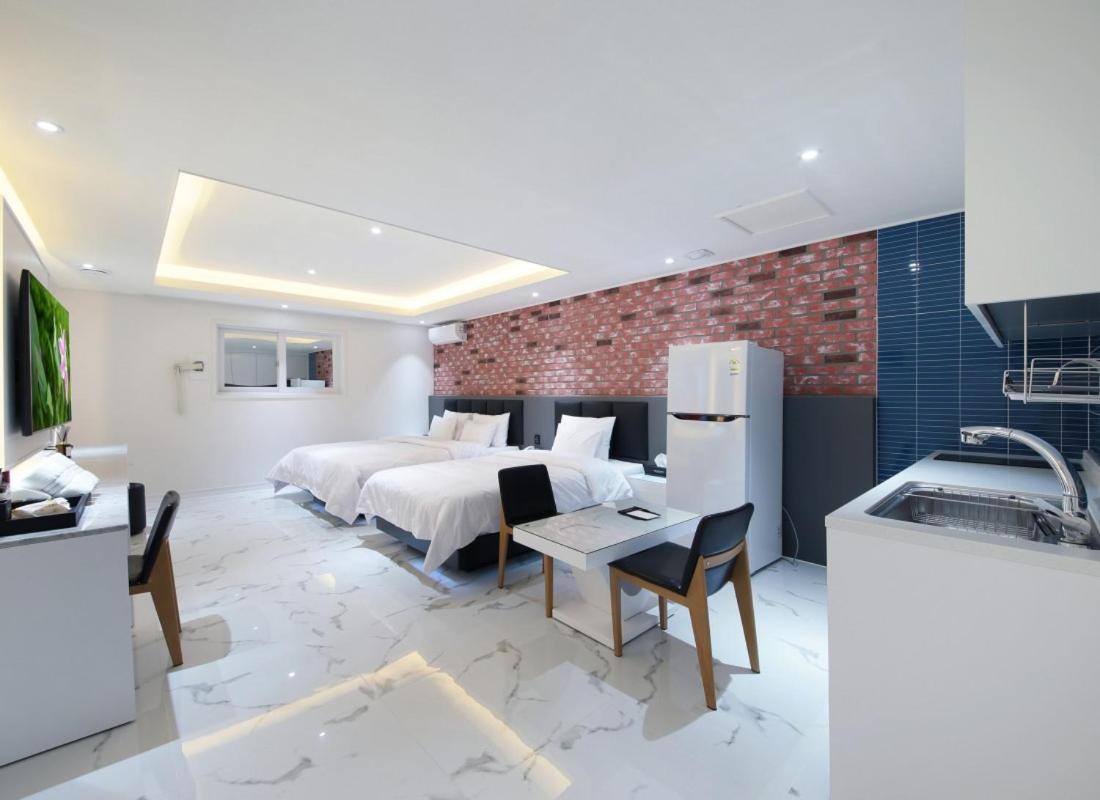 Condo Family Twin Room - Photo 1
