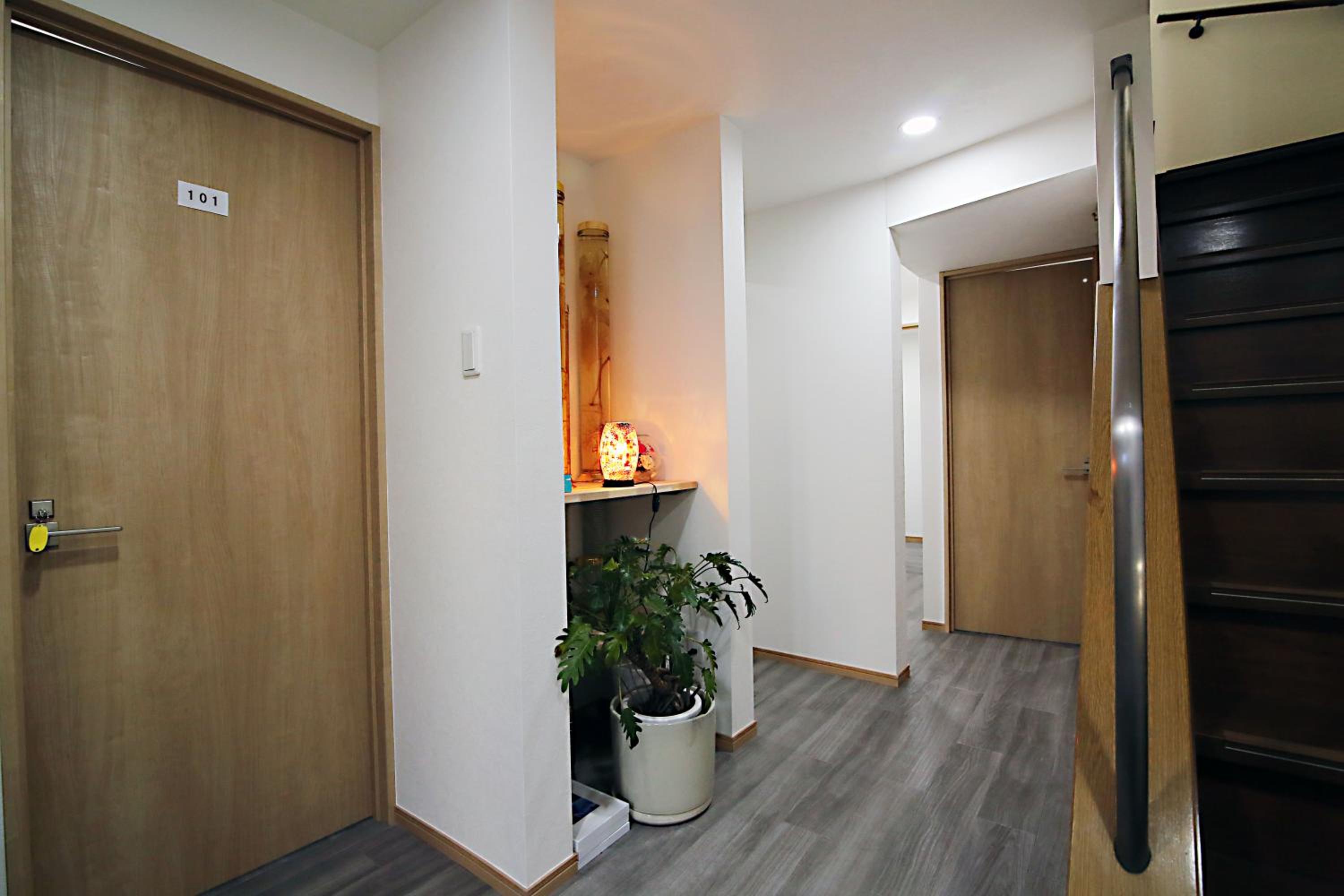 Single Room with Shared Bathroom photo 1