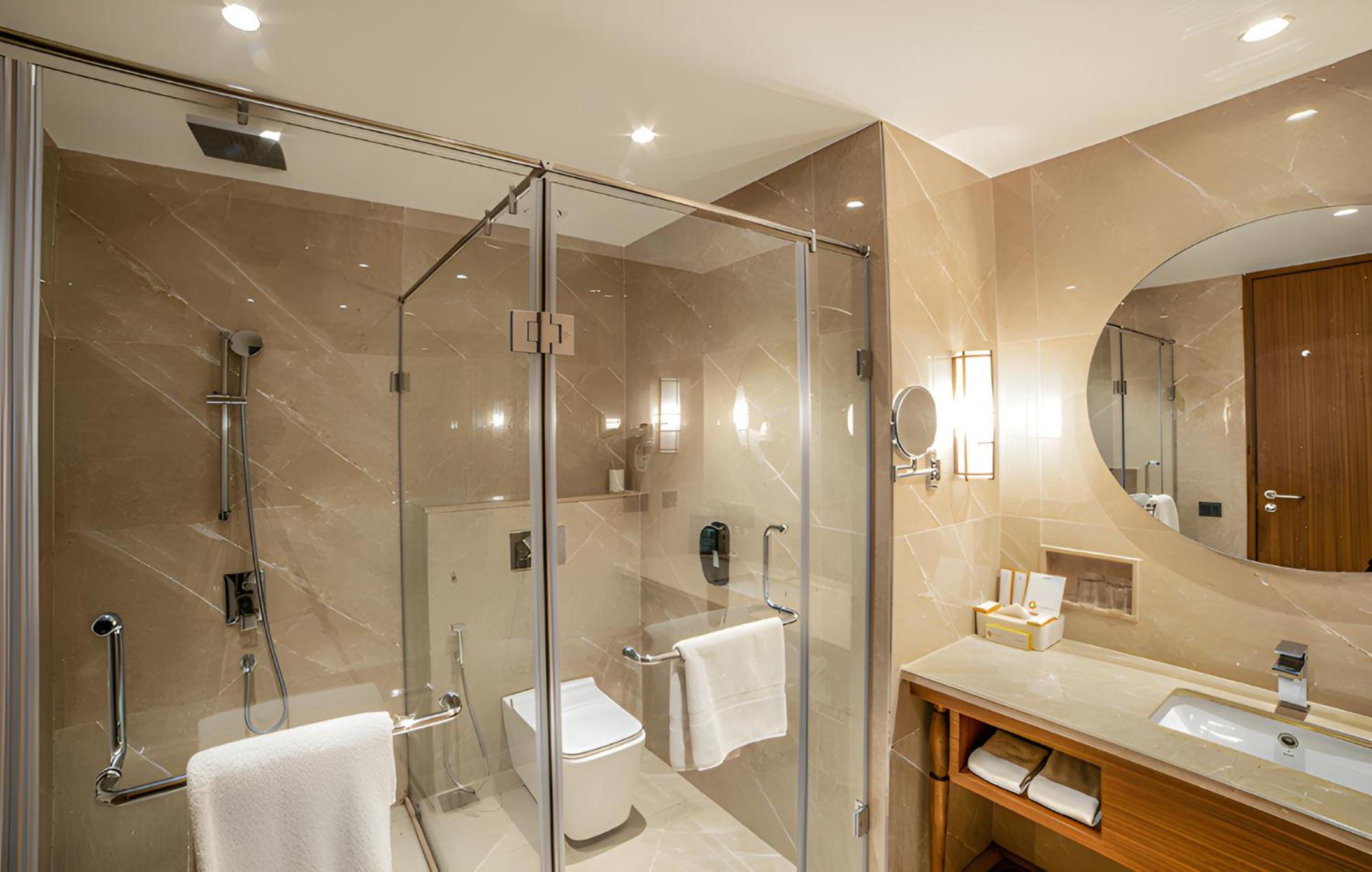 Executive Room with King Bed and Pool View - Photo 2