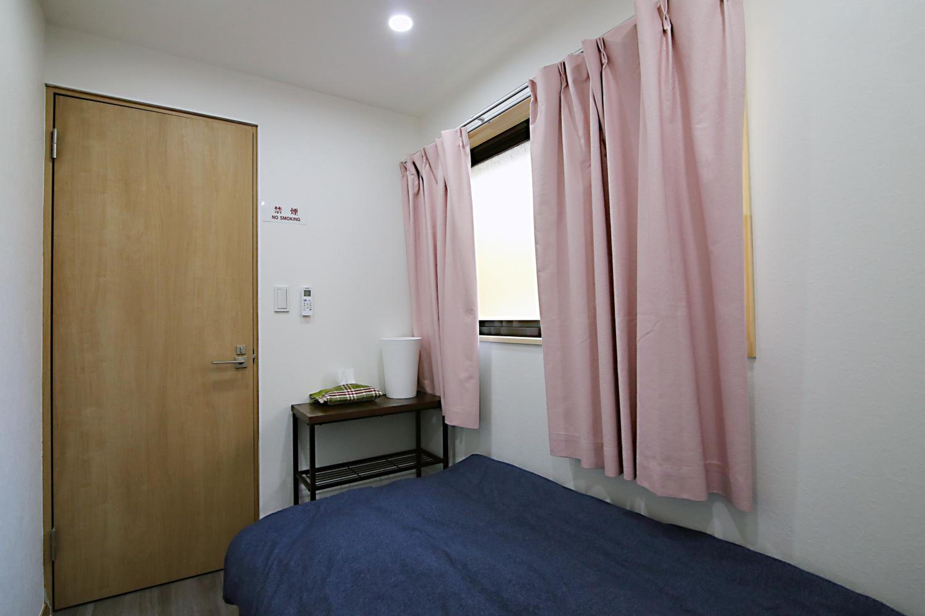 Small Single Room photo 2