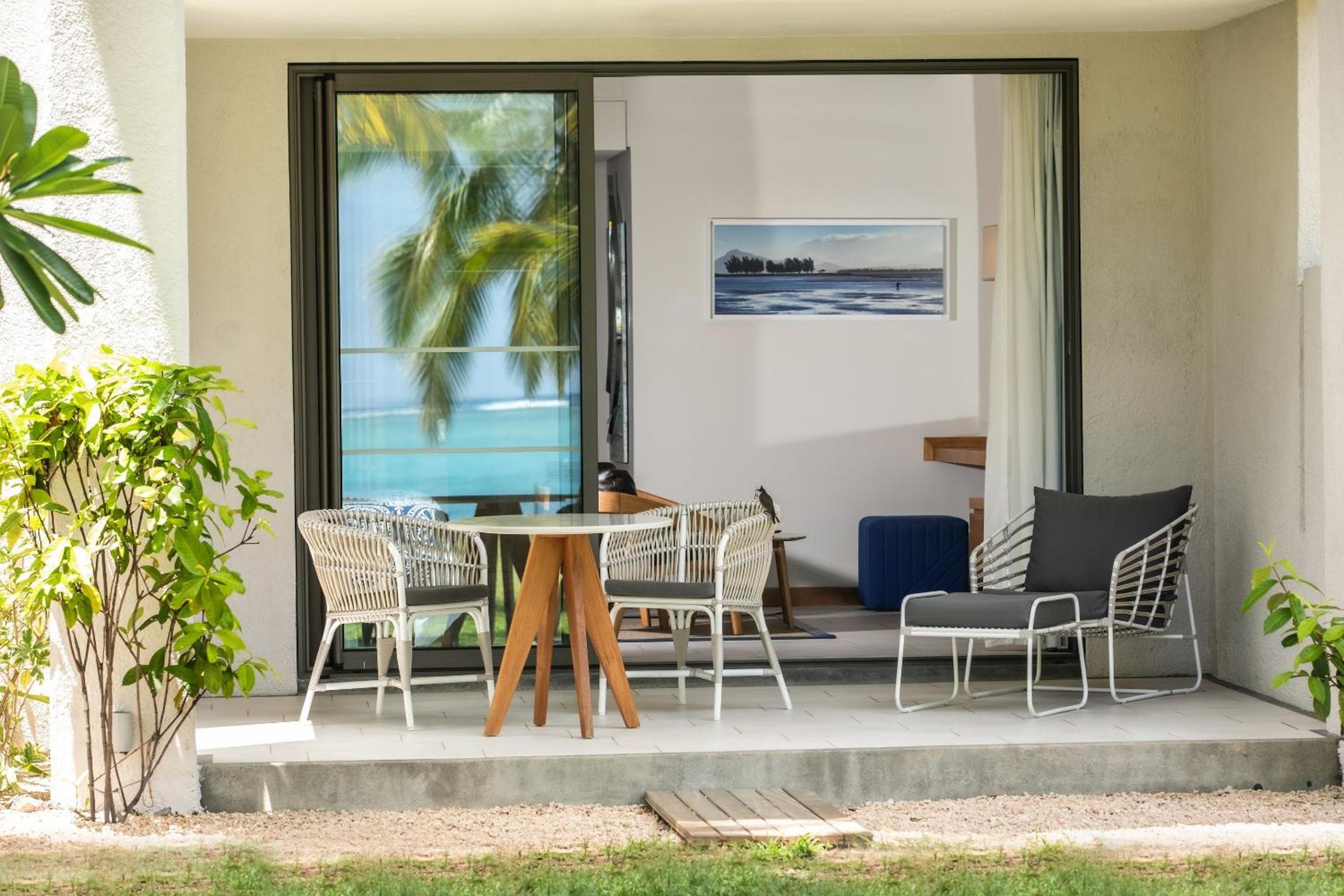 Paradis Beachfront (2 Adults + 1 Child)