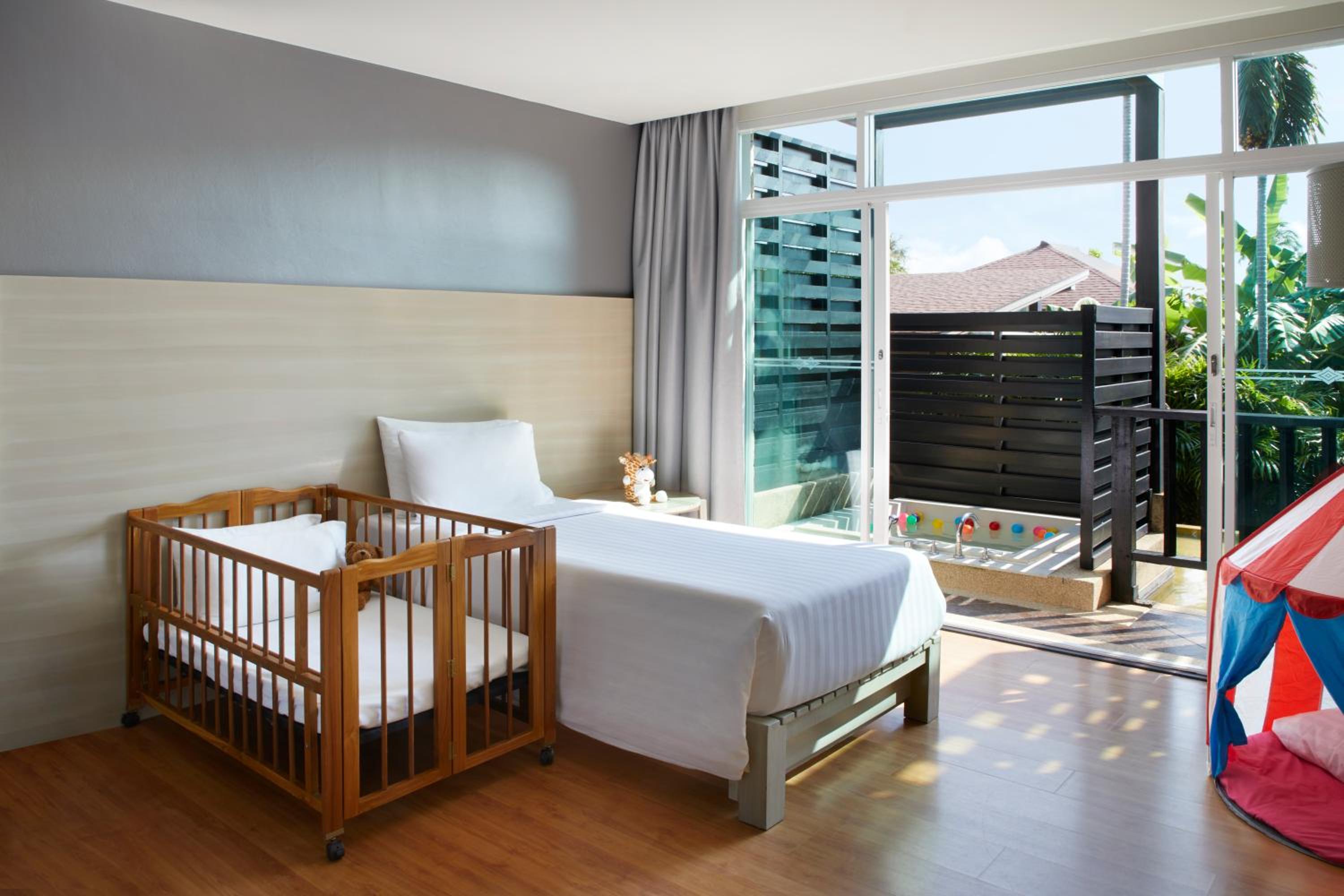Deluxe Family Room with Balcony - Photo 4