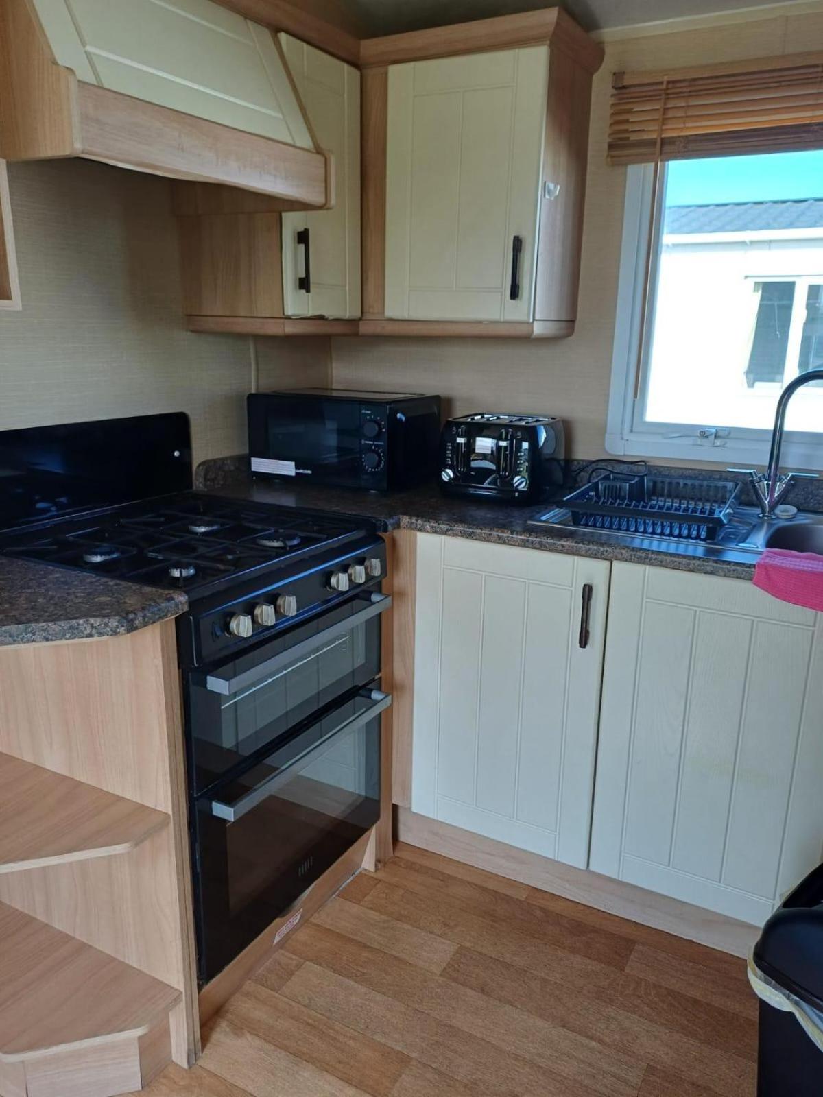 Mobile Home photo 3