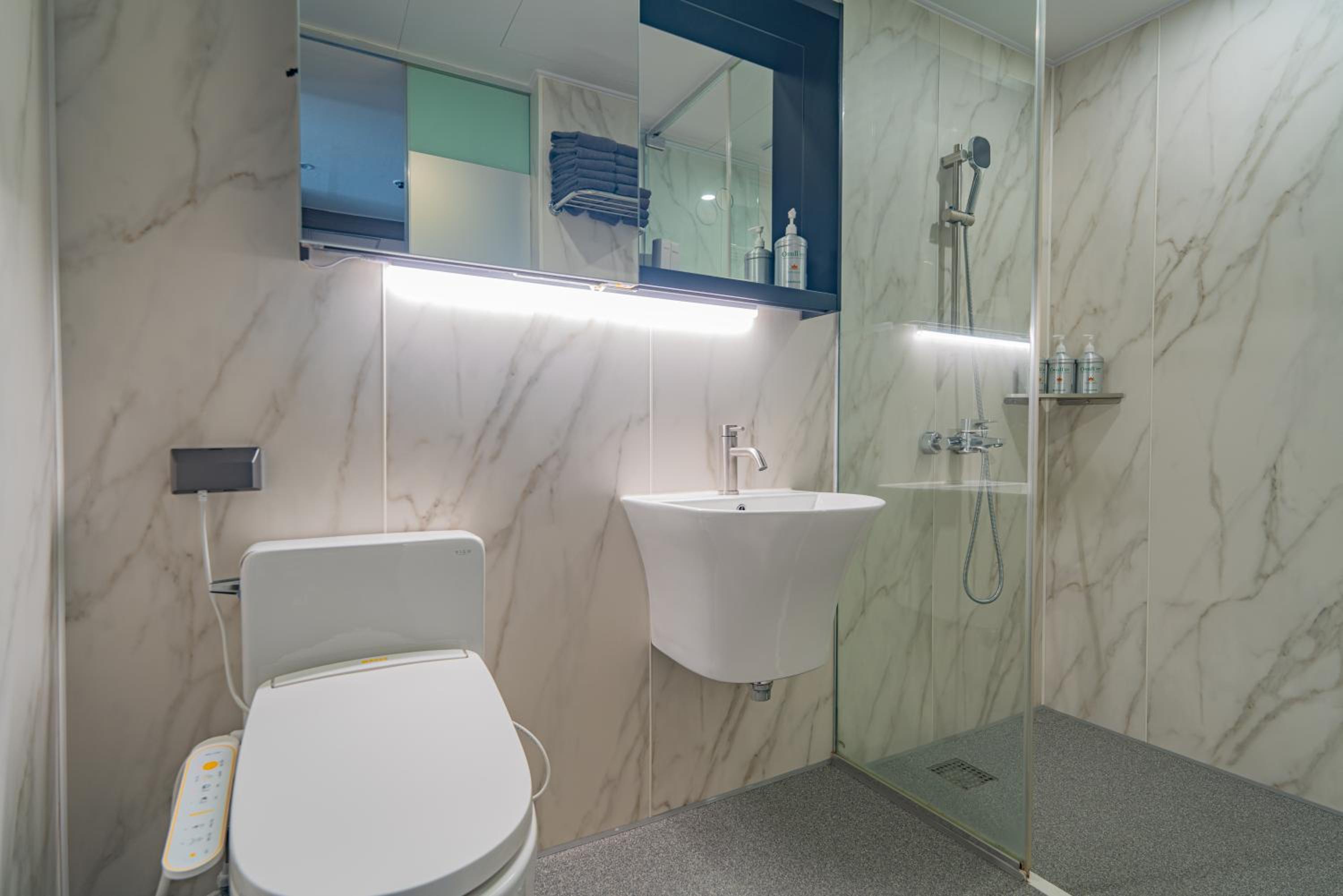Duplex Suite with City View - Photo 7