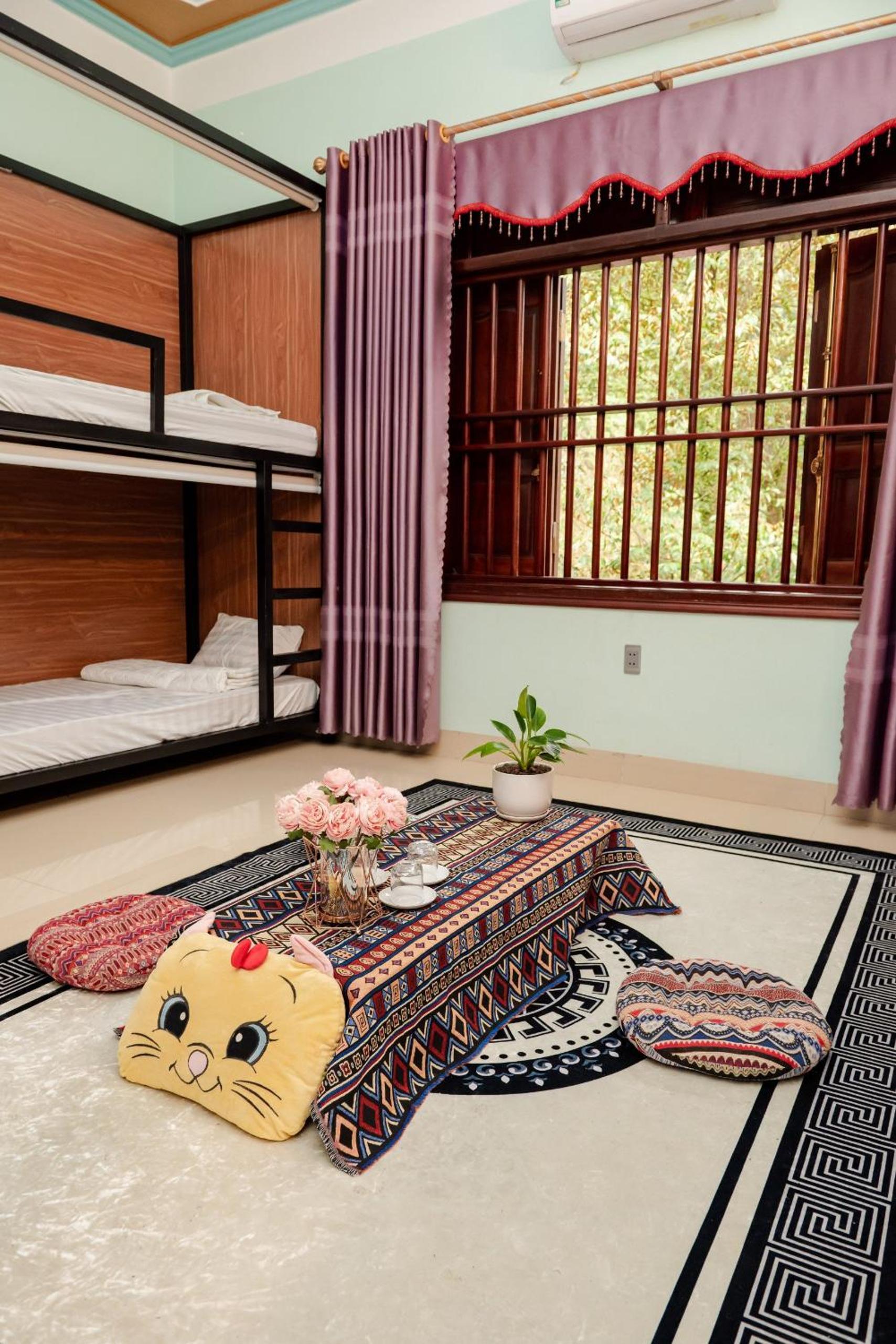 Bed in 8-Bed Mixed Dormitory Room photo 1