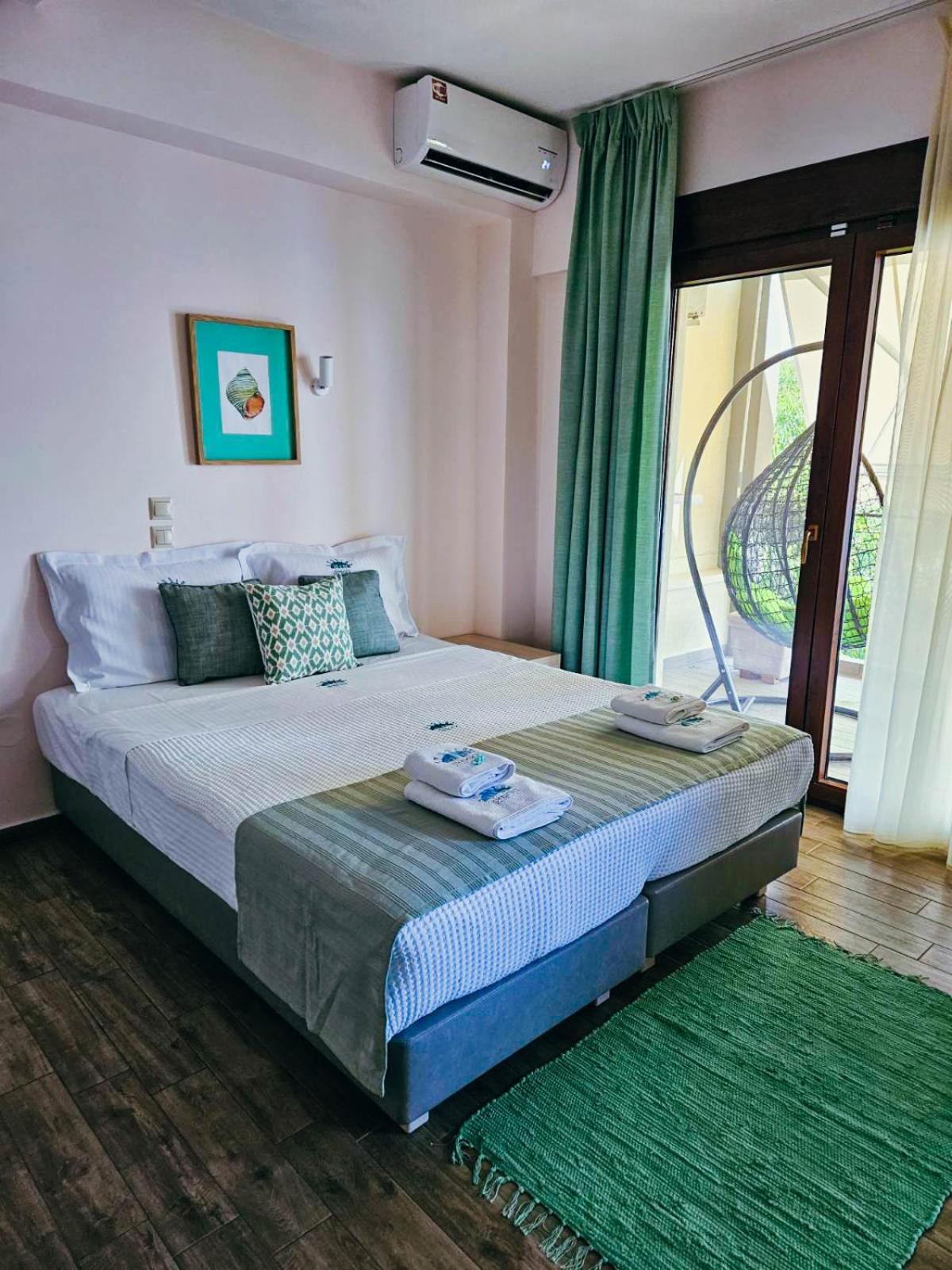 Superior Triple Room with Sea View photo 3