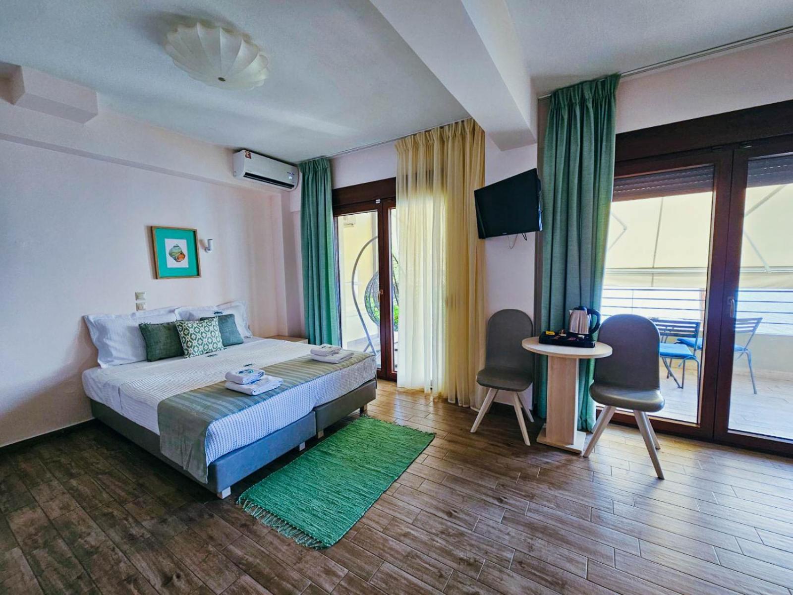 Superior Triple Room with Sea View photo 1