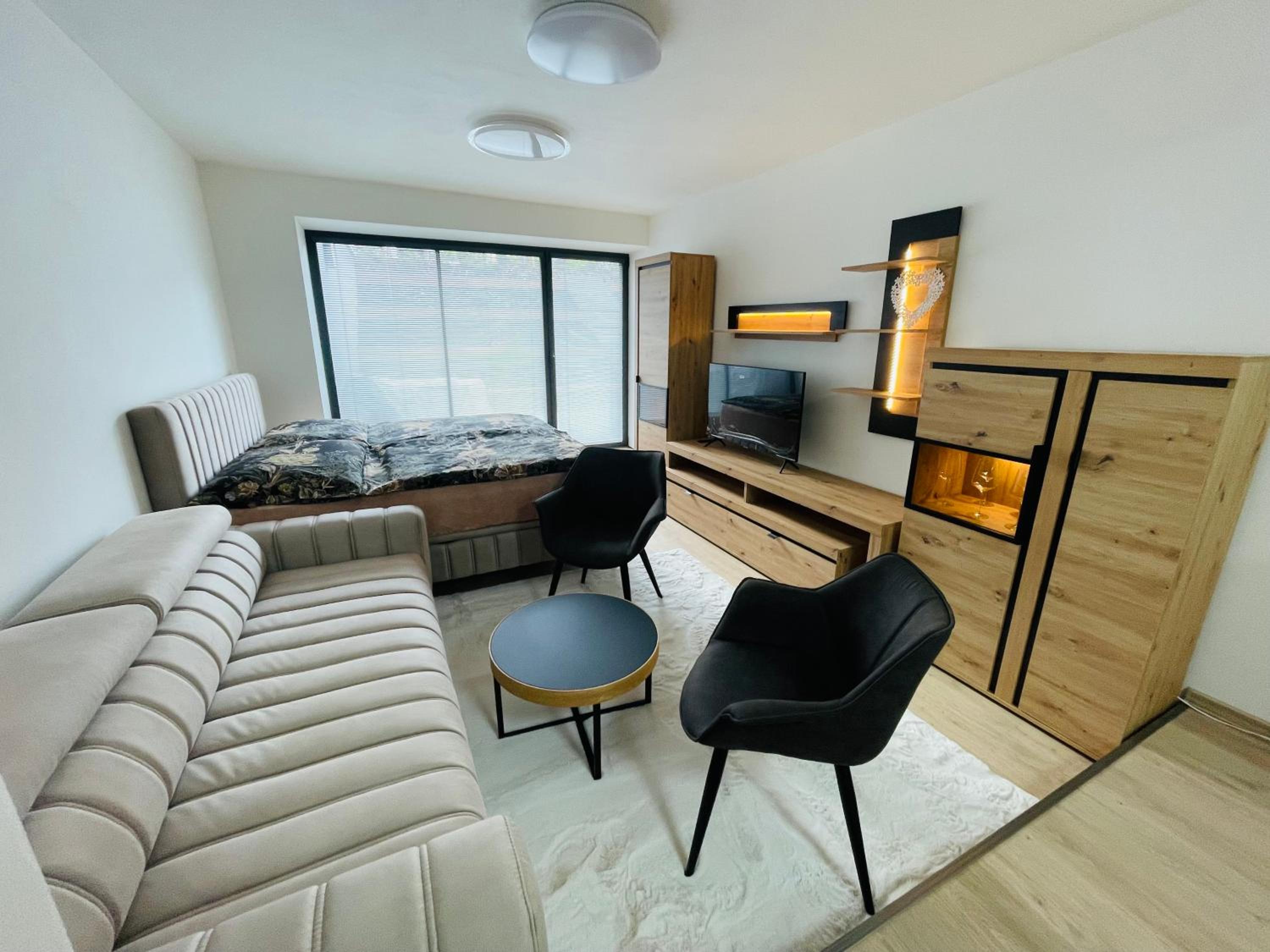 One-Bedroom Apartment photo 1