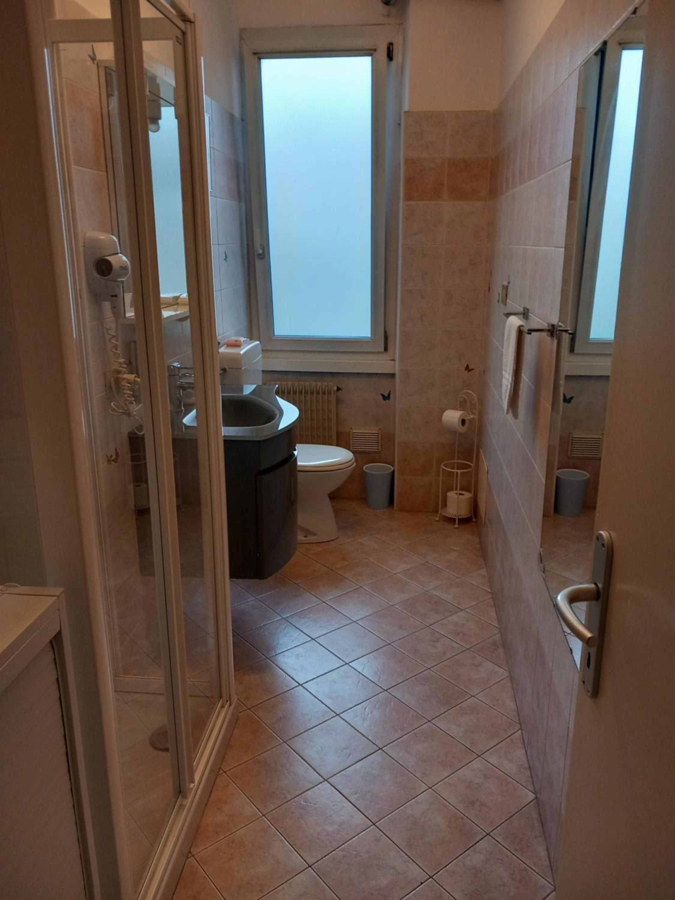 Double or Twin Room with Private External Bathroom - Photo 6